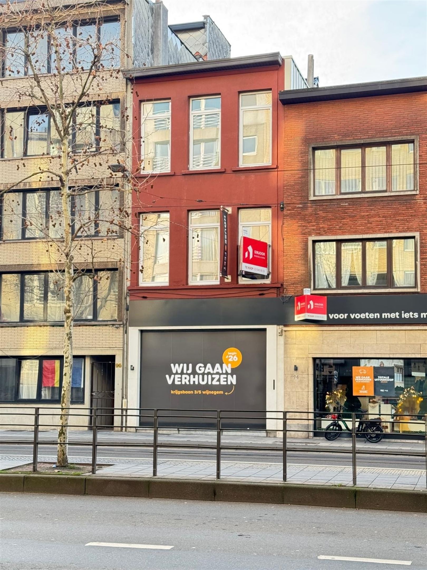 Handelshuis met uitstekende zichtbaarheid foto {{pictureIndex}}