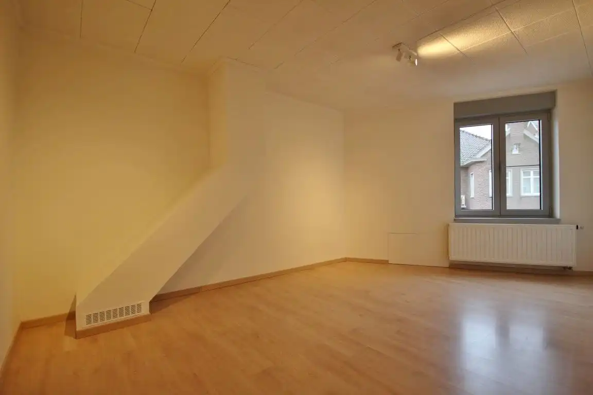 Zeer ruime woning net buiten het stadscentrum! foto 22