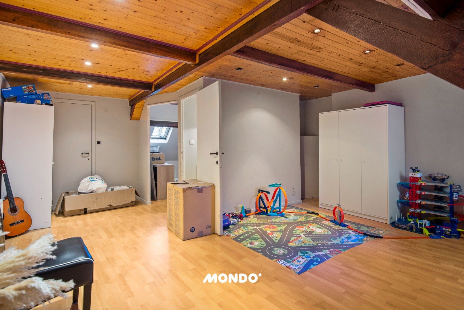 Instapklare woning met 4 slaapkamers en ruime tuin in hartje Niel! foto 16