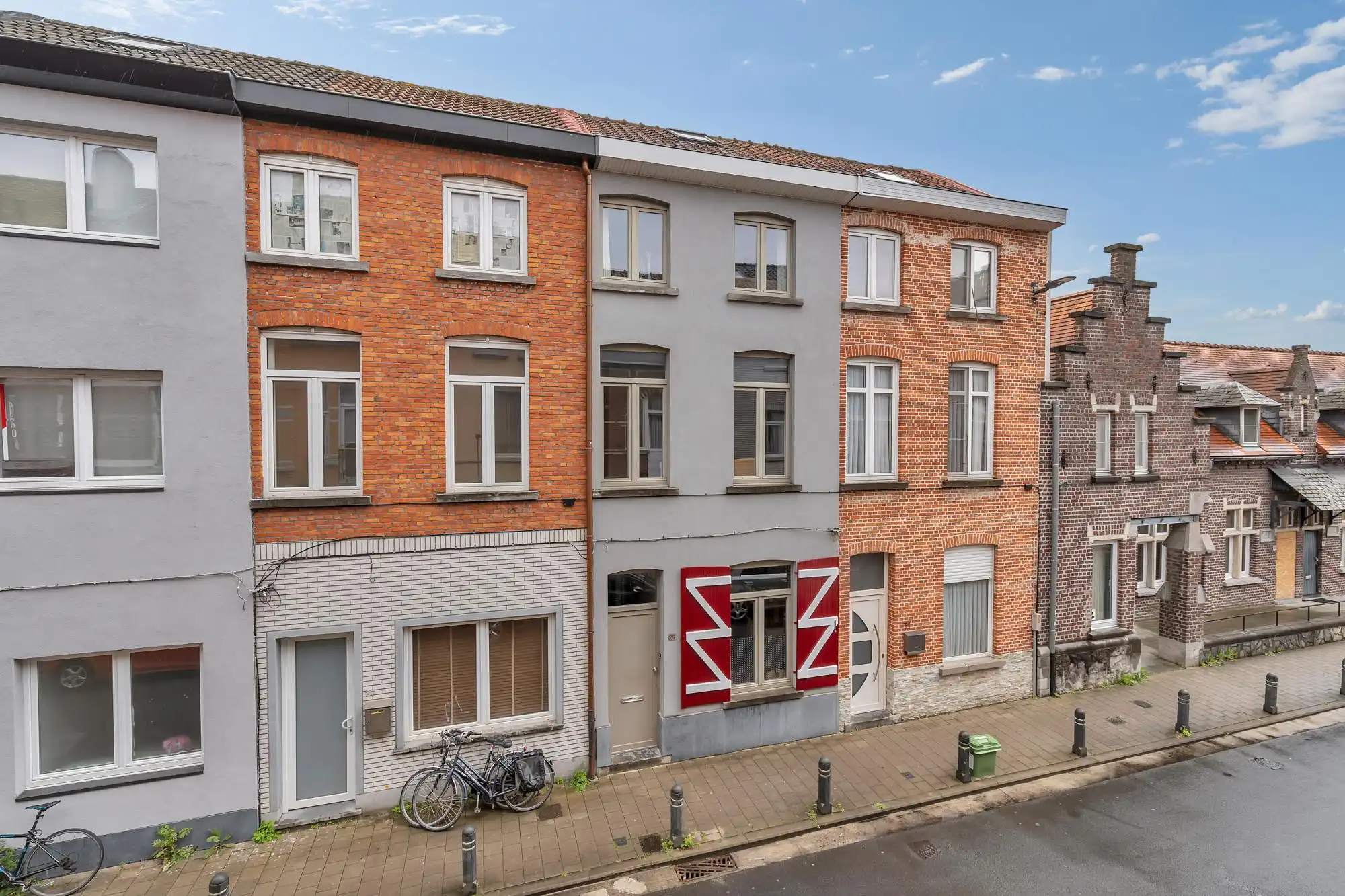 Instapklare rijwoning met 4 slpks, 2 badkamers en terras foto 2