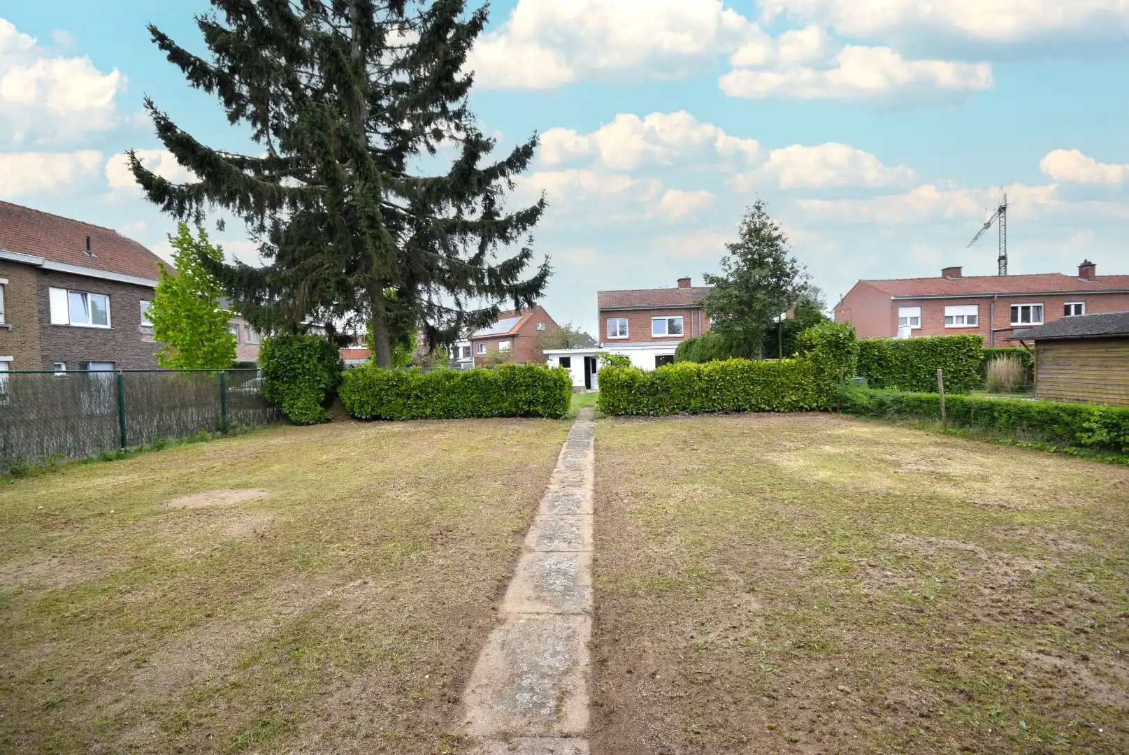 Ruime halfopen woning met grote tuin op toplocatie in Roeselare foto 13