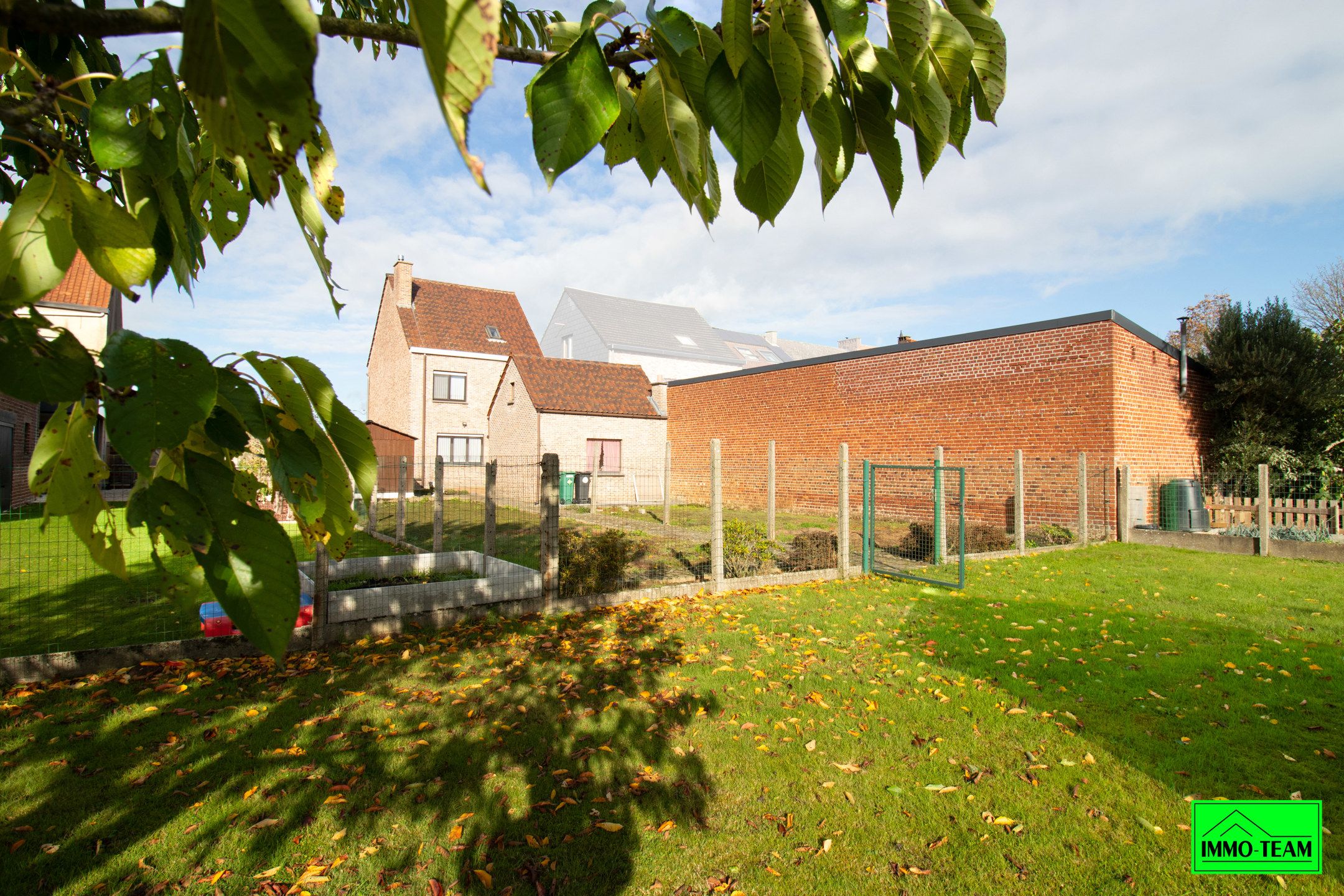 Op te frissen gezinswoning met ruime tuin en garage foto 21