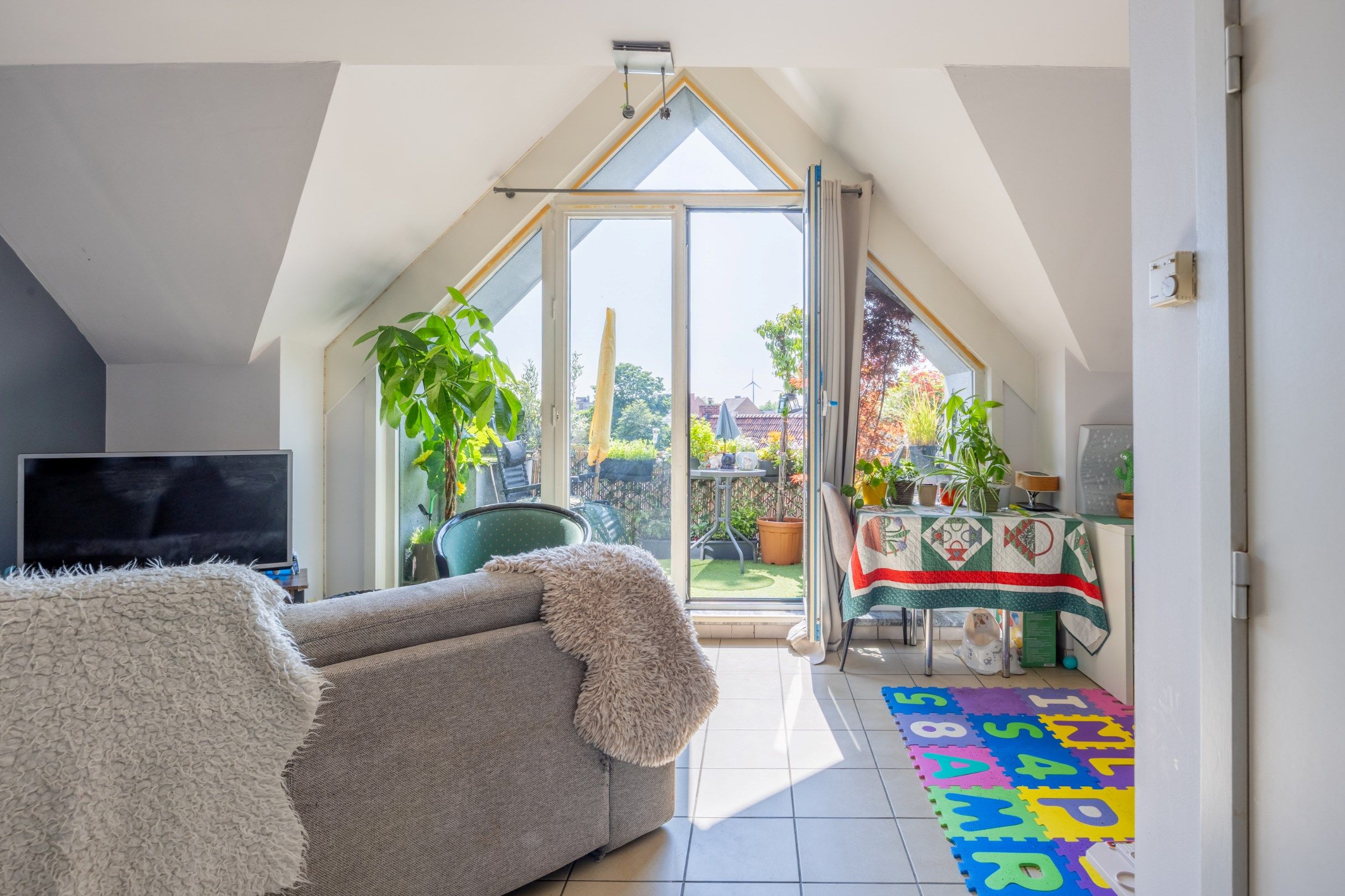 Gezellig duplex-appartement met garagebox in centrum Zulte. foto 4