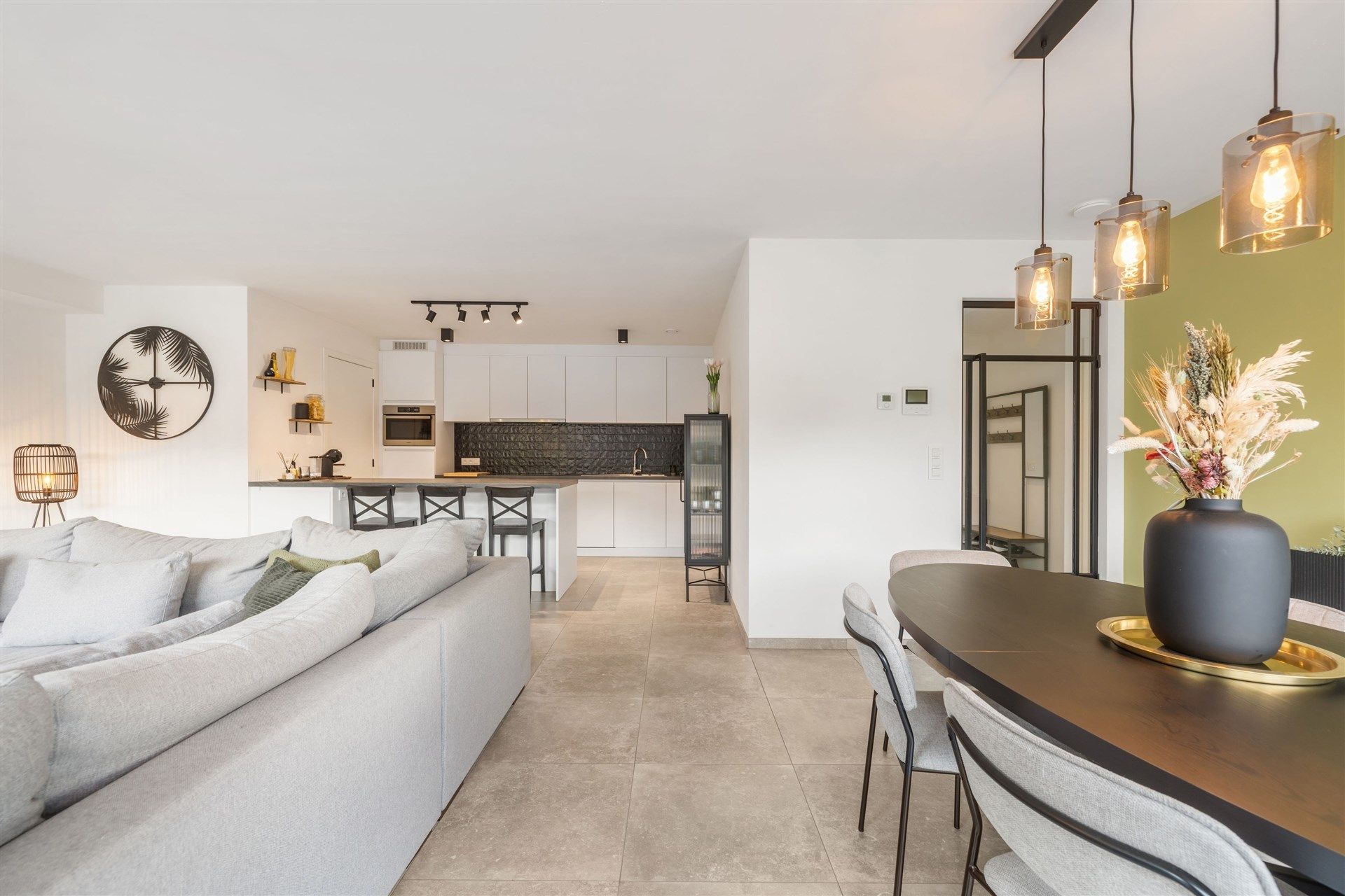 Uitstekend gelegen gelijkvloersappartement met 2 slaapkamers, zonnige tuin en garage (108m²) foto 4