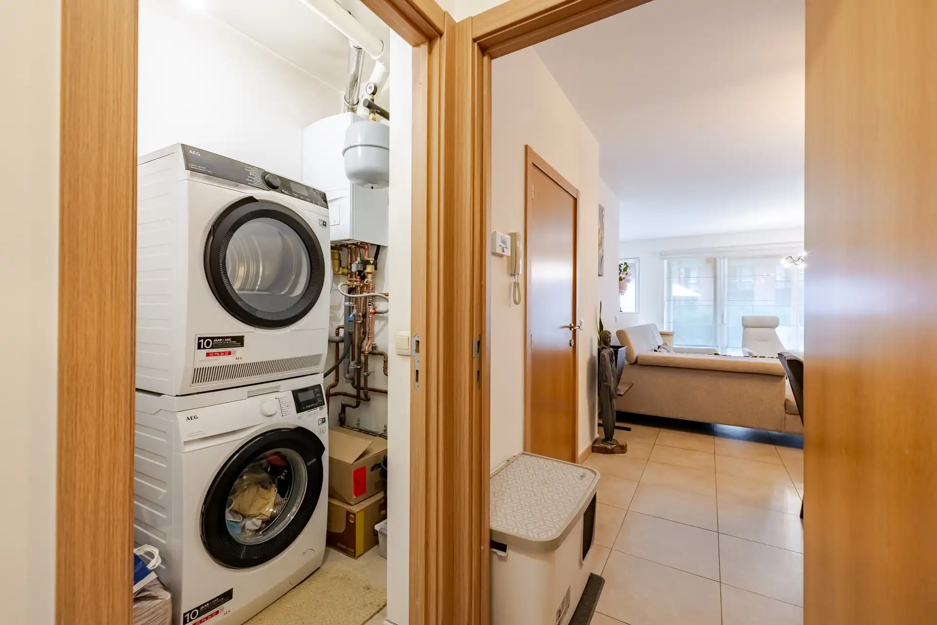 Instapklaar gelijkvloers appartement met 2 slaapkamers, ruim terras en ondergrondse staanplaats in hartje Aalst foto 11
