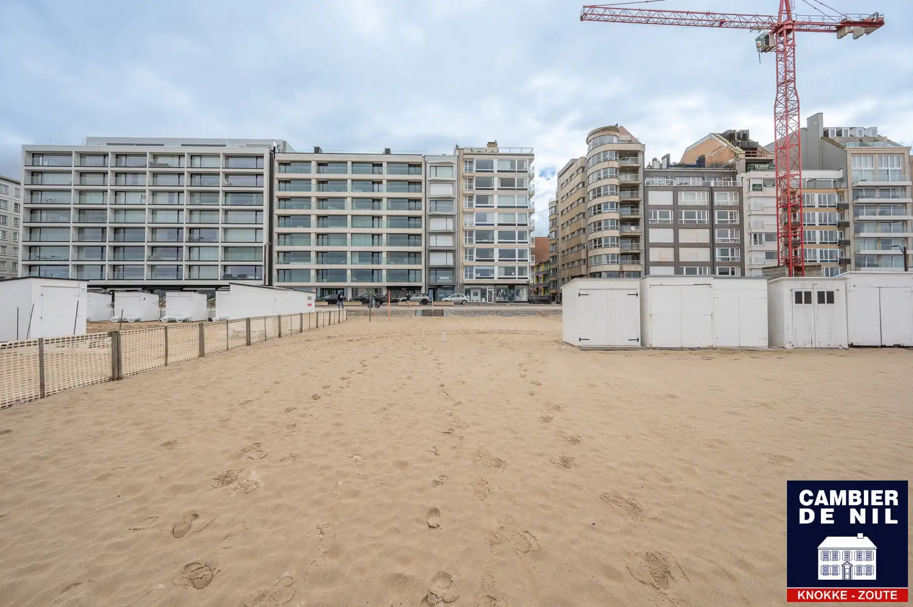 Gemeubeld appartement met frontaal zeezicht foto 18