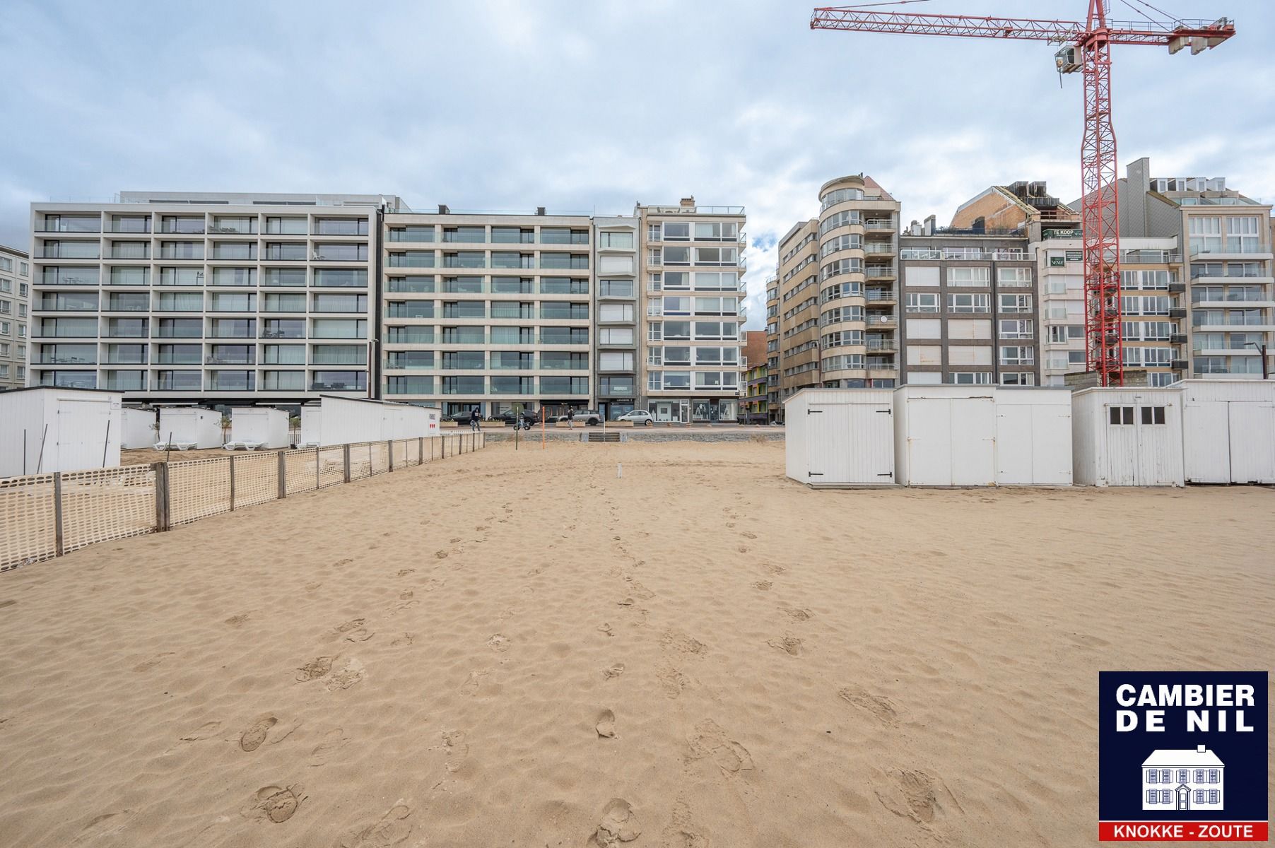 Gemeubeld appartement met frontaal zeezicht foto 18