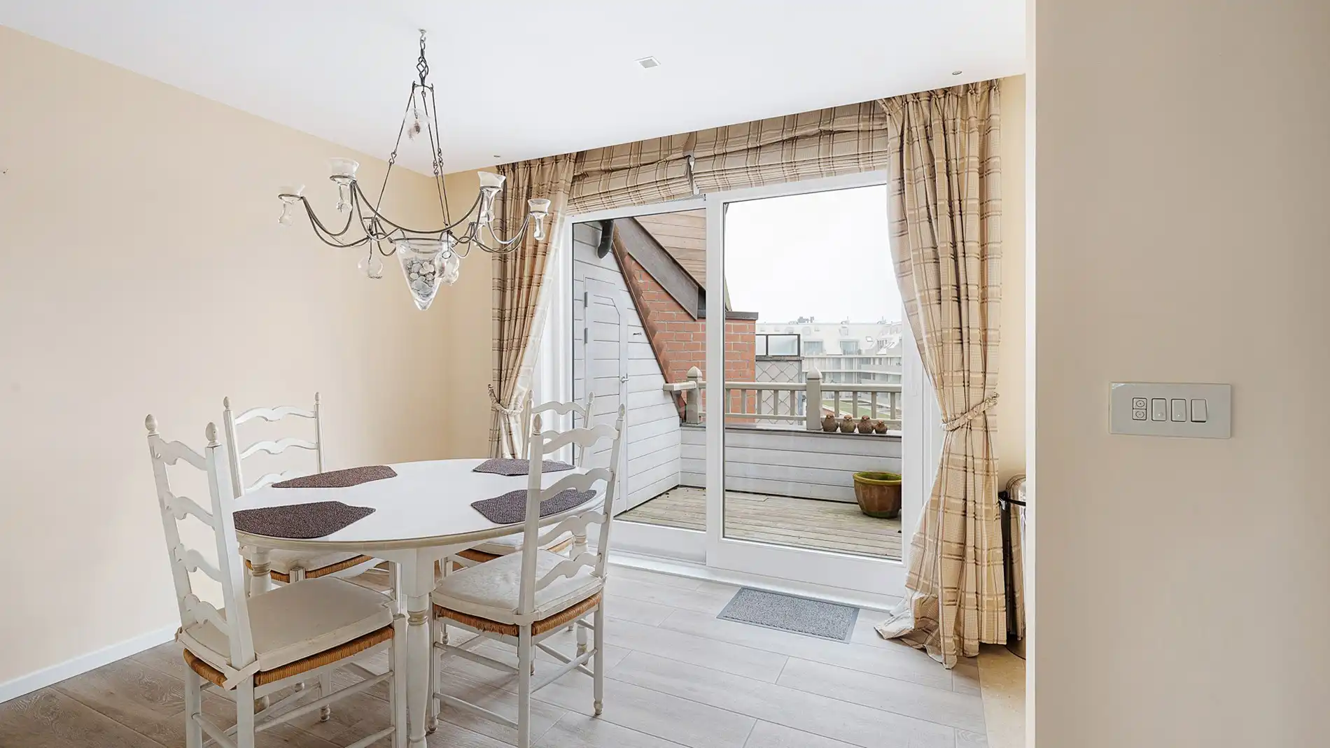 Ruim, zongericht dakappartement op toplocatie te koop foto 11