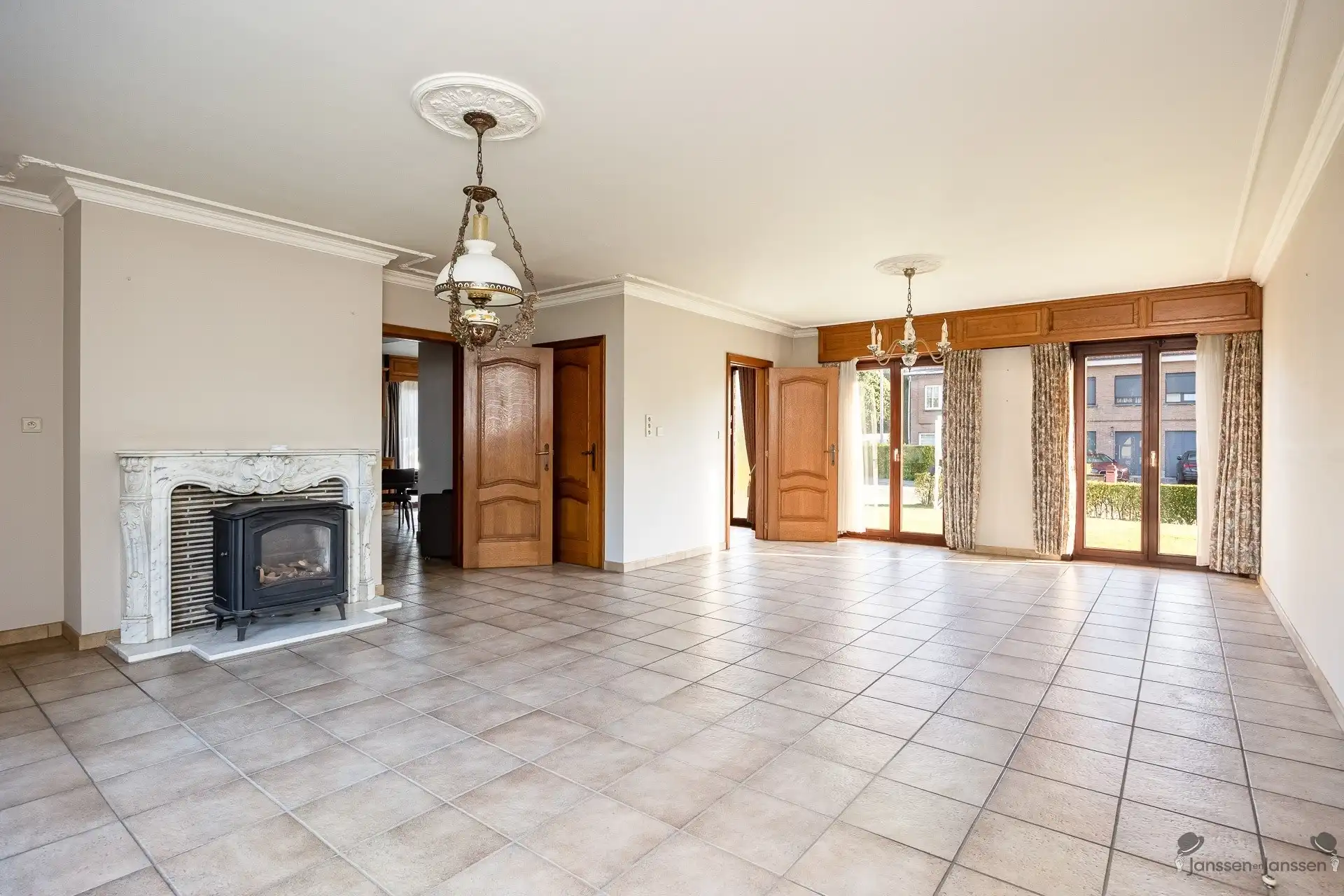 Rustig gelegen villa met uitgestrekte tuin foto 4