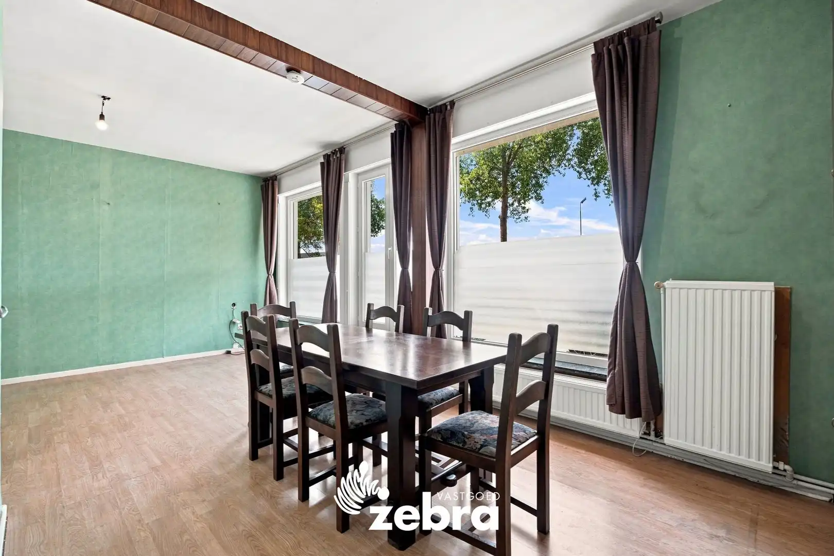 Halfopen bebouwing met drie slaapkamers, ruime zolder en garage in Brugge! foto 4