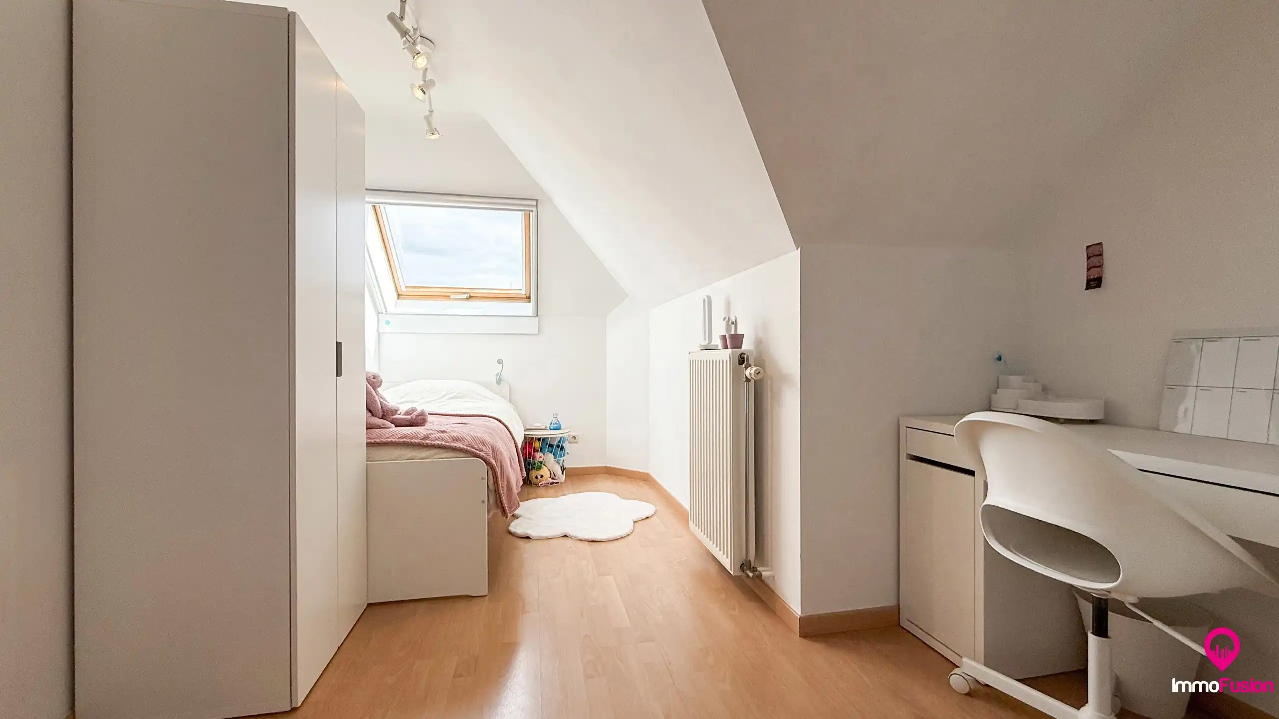 Ruim appartement met 4 slaapkamers en parking in Tuilt! foto 29