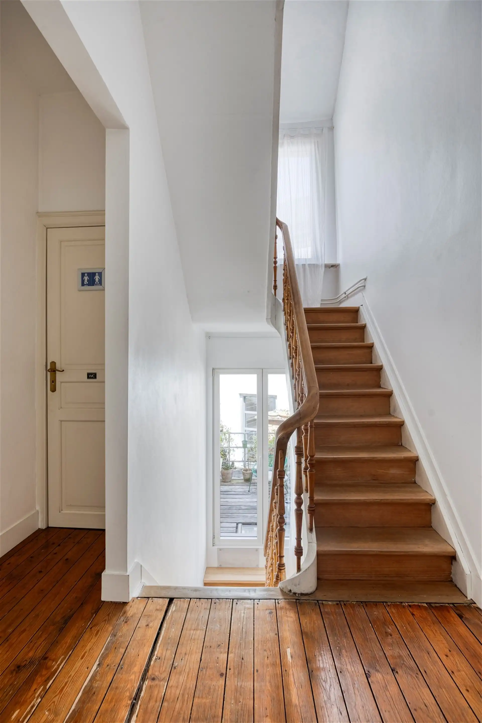 Dubbel herenhuis met 6 slpk, 2 terassen, dubbele garage en royale ruimte, perfect gelegen nabij Museum en Marnixplaats foto 26