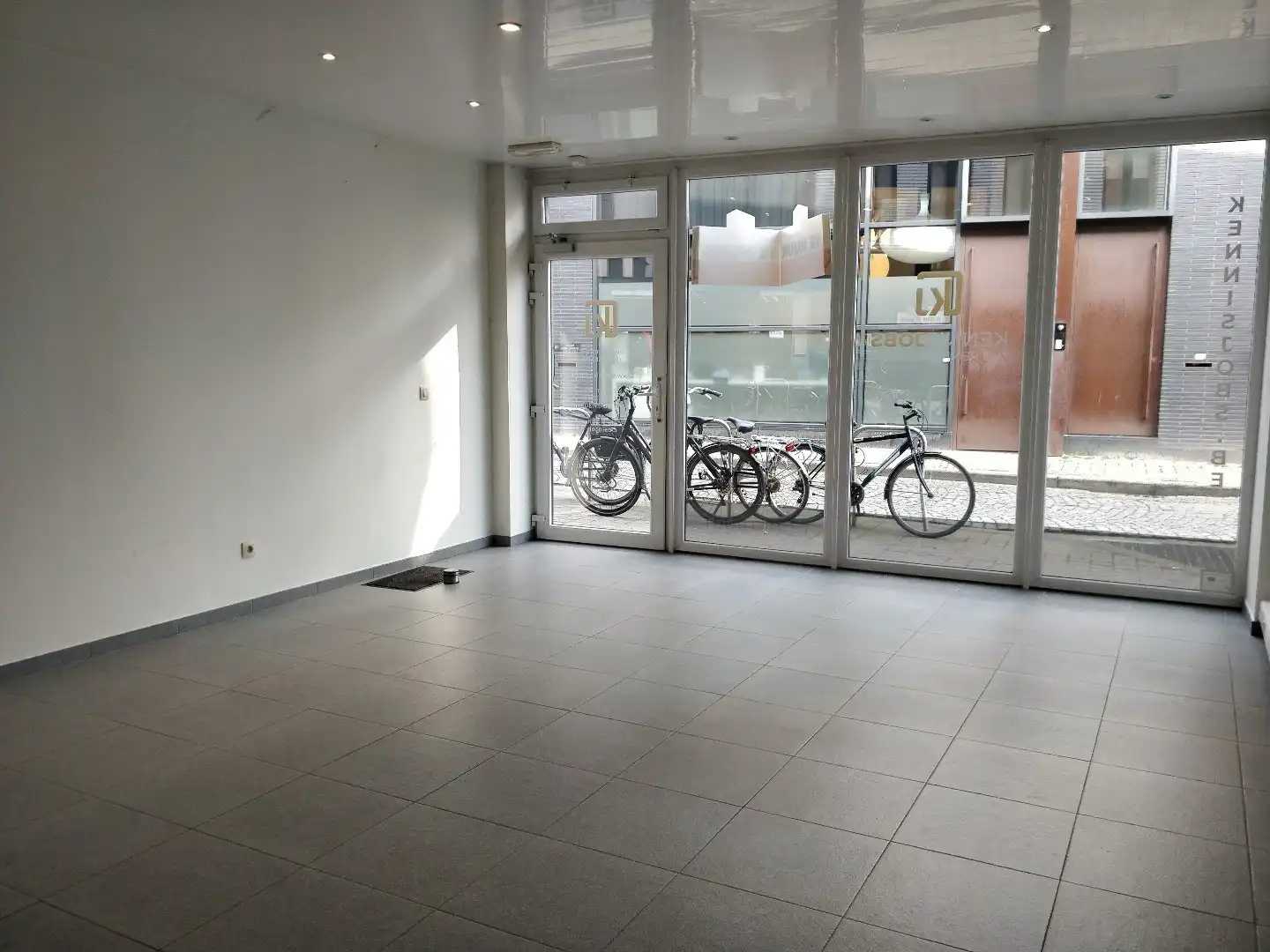 Handelspand gelegen in het centrum van Lokeren foto 3