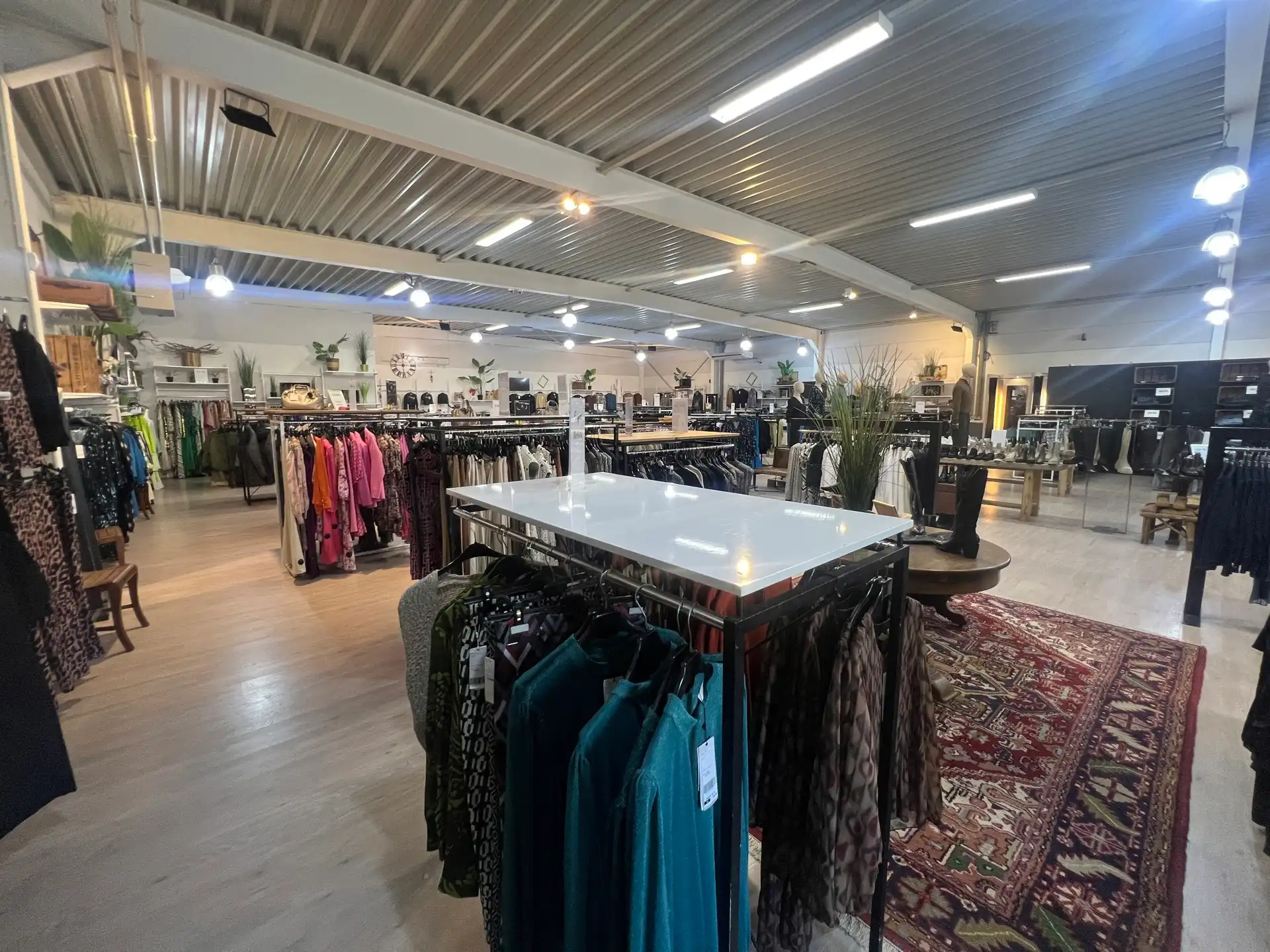 Baanwinkel van 725m² foto 3