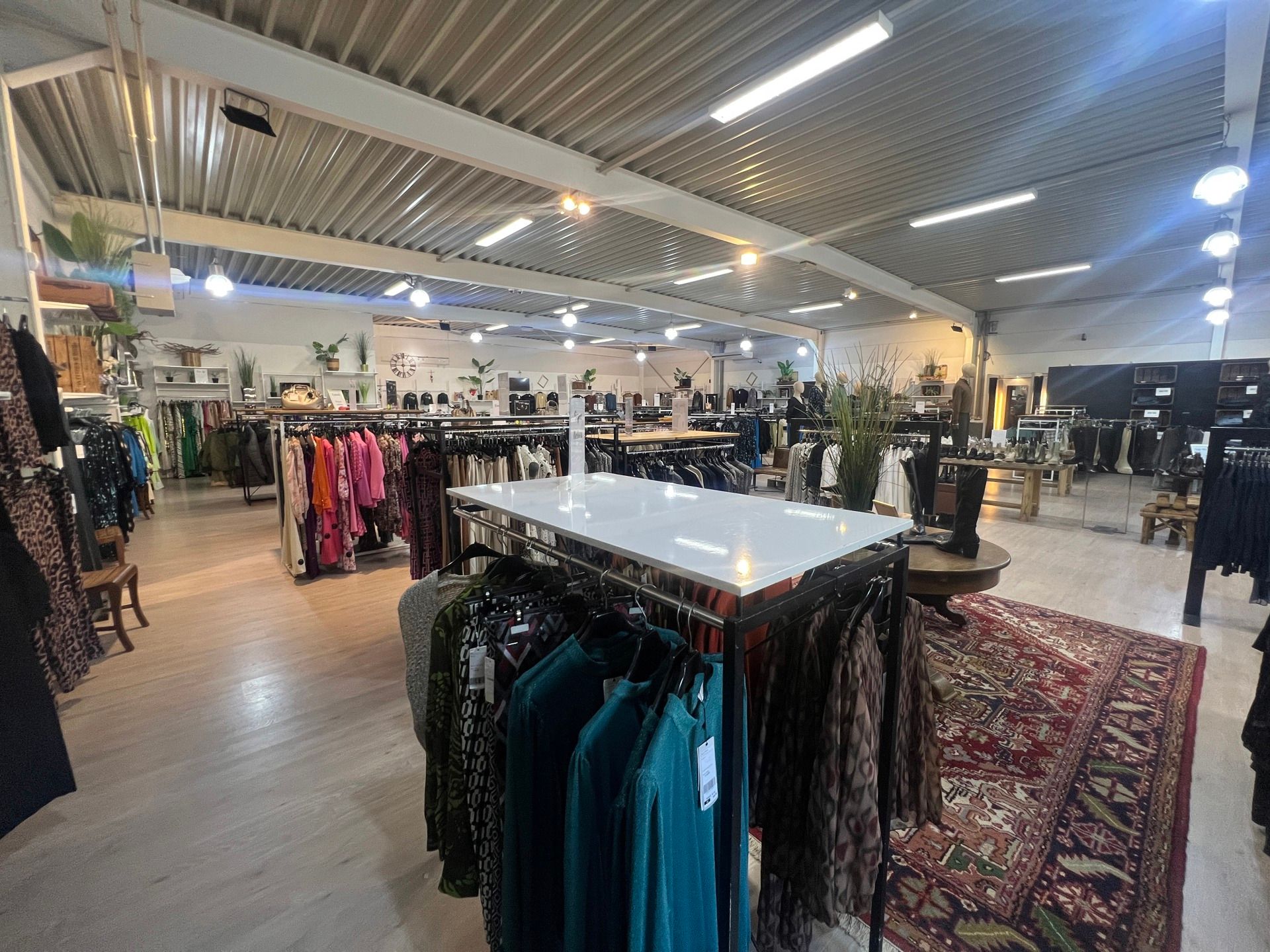 Baanwinkel van 725m² foto 3