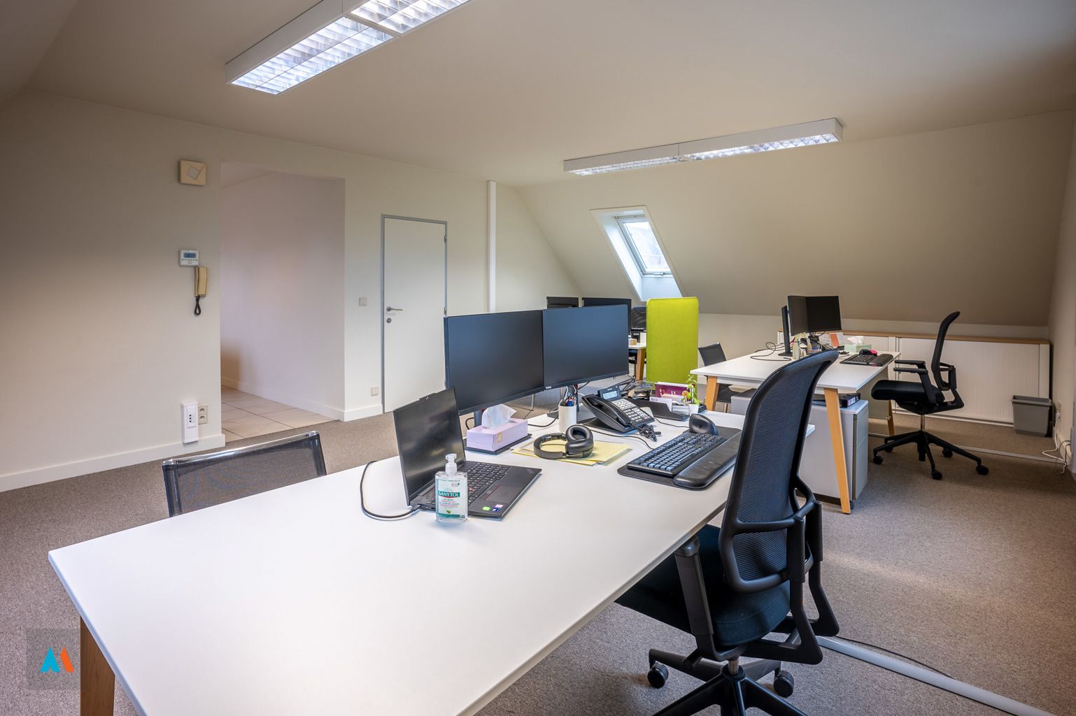 Kantoorgebouw met dakappartement foto 18