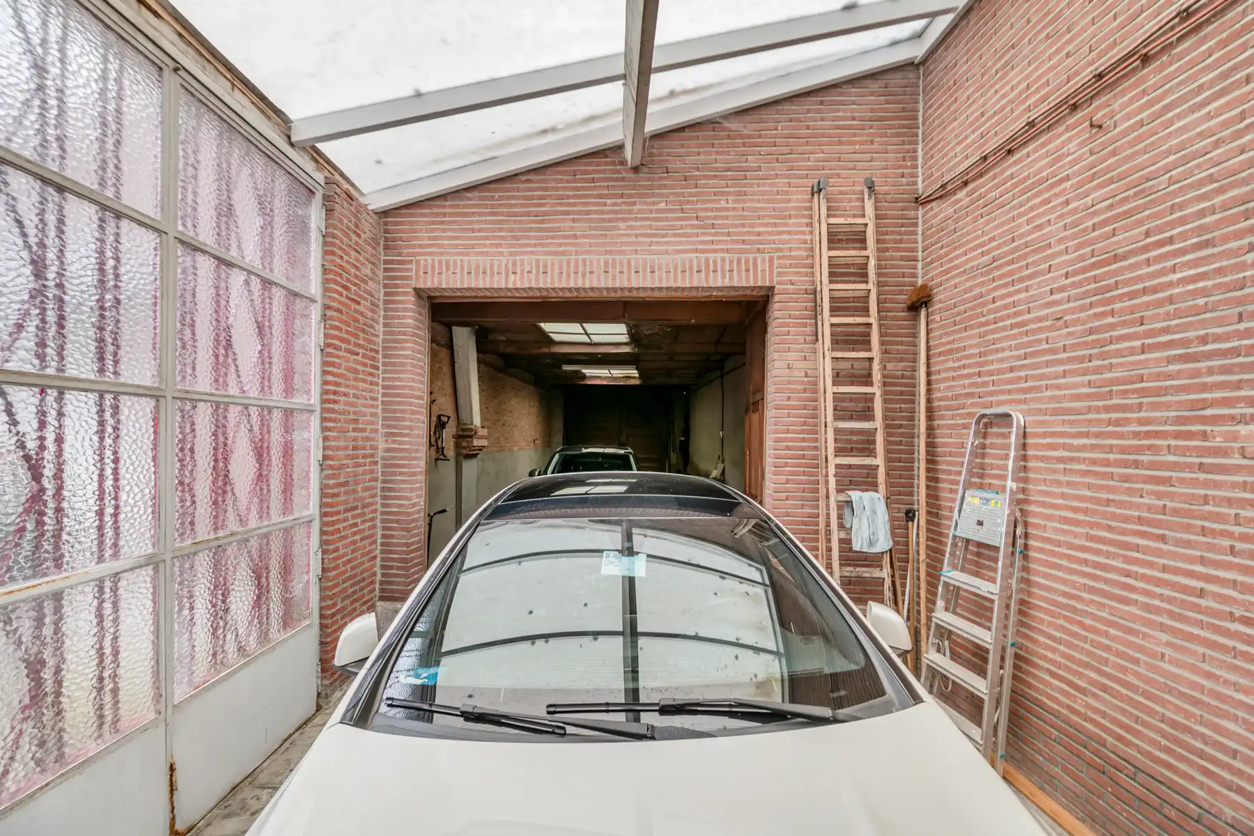 Imposante herenwoning met loods in hartje Overmere  foto 31