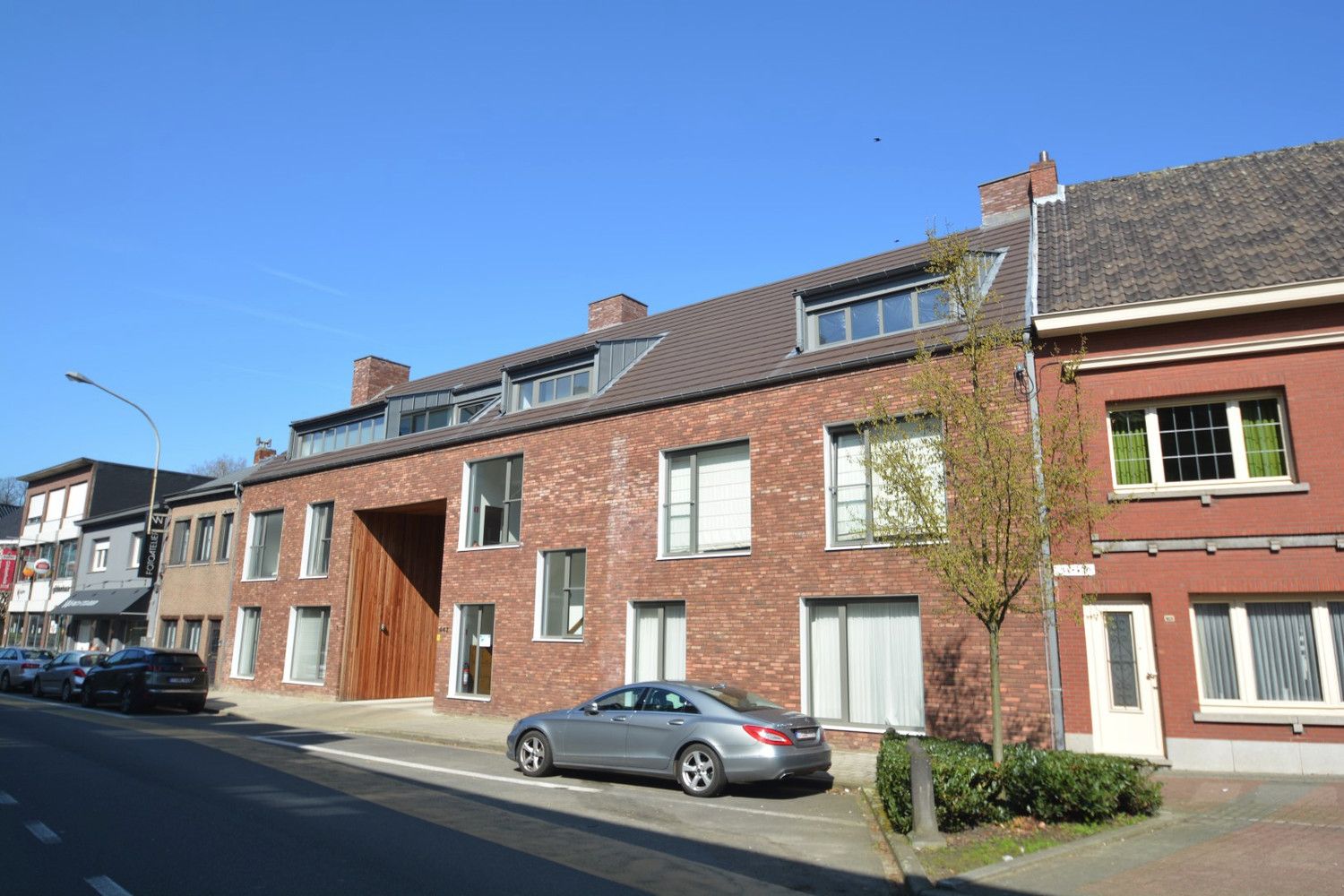 RUIM APPARTEMENT MET 2 SLK, TERRAS EN PARKING foto {{pictureIndex}}