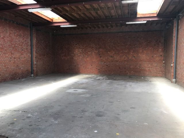 INSTAPKLAAR MULTIFUNCTIONEEL MAGAZIJN MET RUIME PARKING OP EEN TERREIN VAN 314 m² foto 8