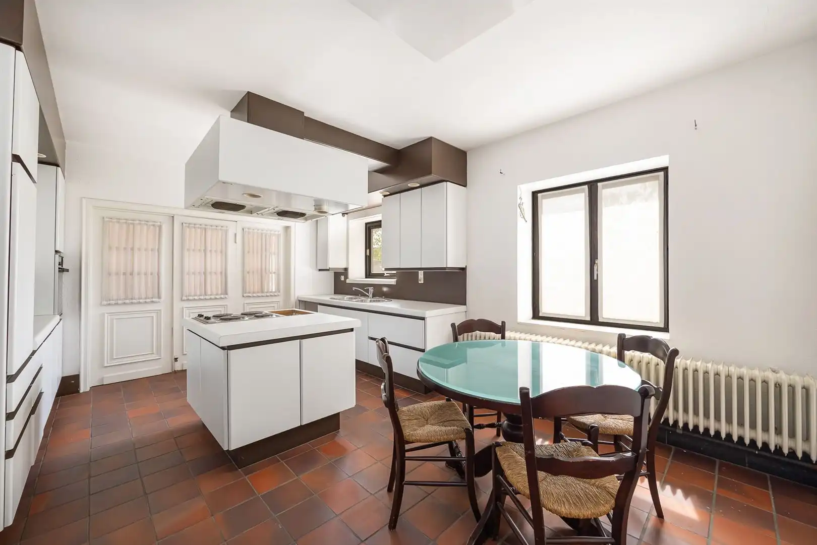 Handelsglkvl. met woonst en mooie tuin! foto 11