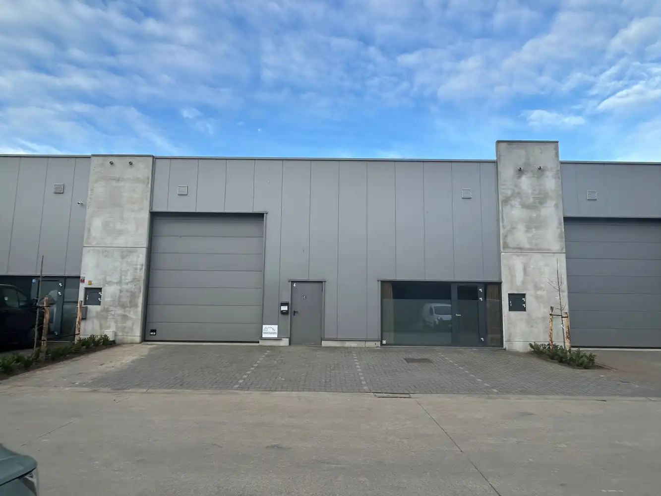 Bedrijfsunit met woonst foto 2