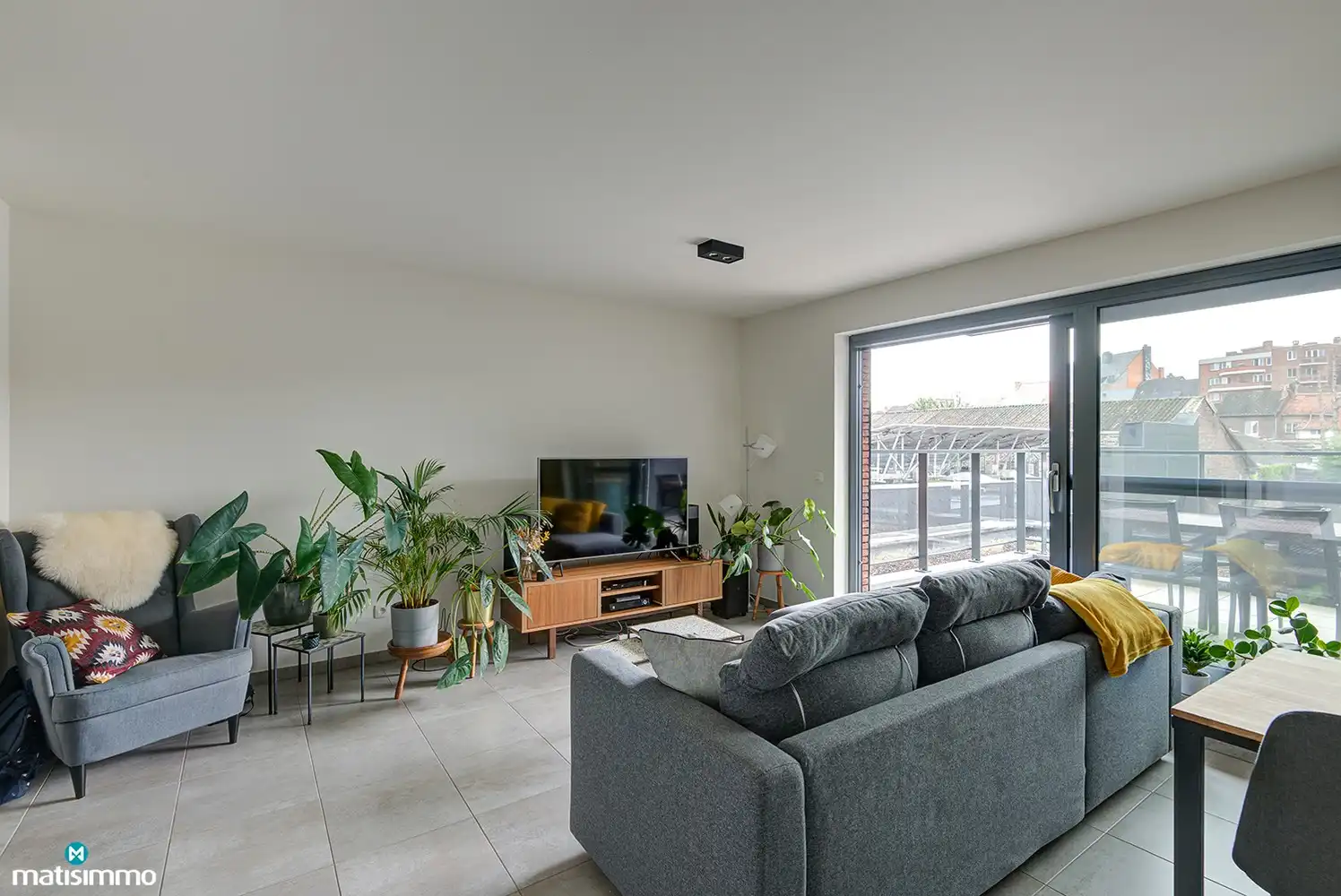INSTAPKLAAR APPARTEMENT MET ZONNEPANELEN, AUTOSTAANPLAATS EN KELDERBERGING IN DE STADSKERN VAN TONGEREN foto 4