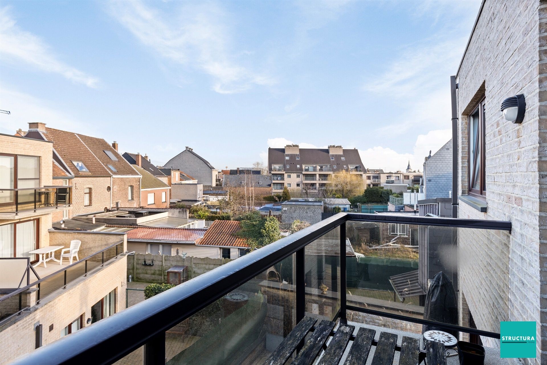 Instapklaar appartement met 2 kamers en 2 balkons foto 13