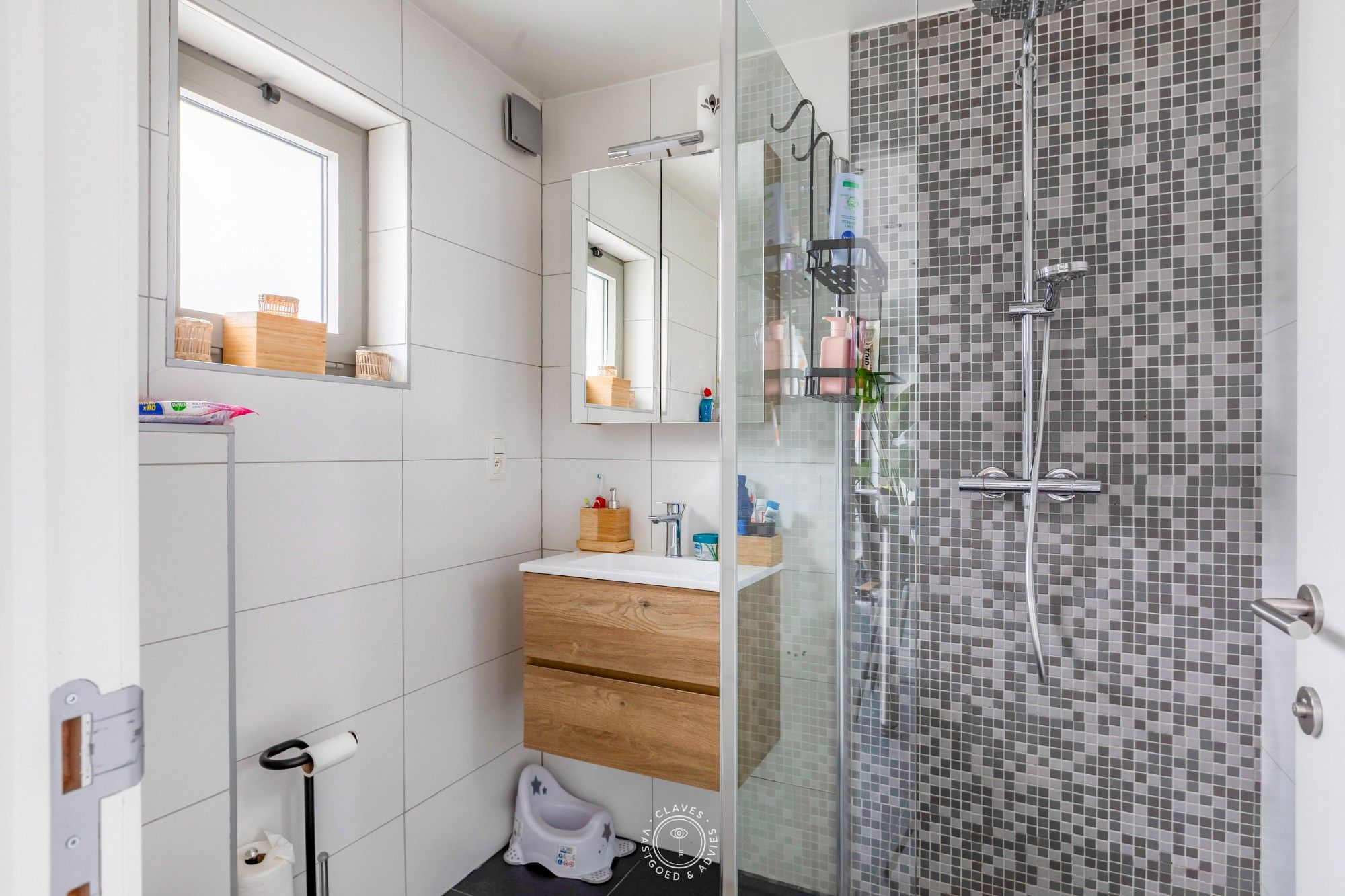 Unieke, ruime gezinswoning met 5 slaapkamers en 3 badkamers op topligging foto 8
