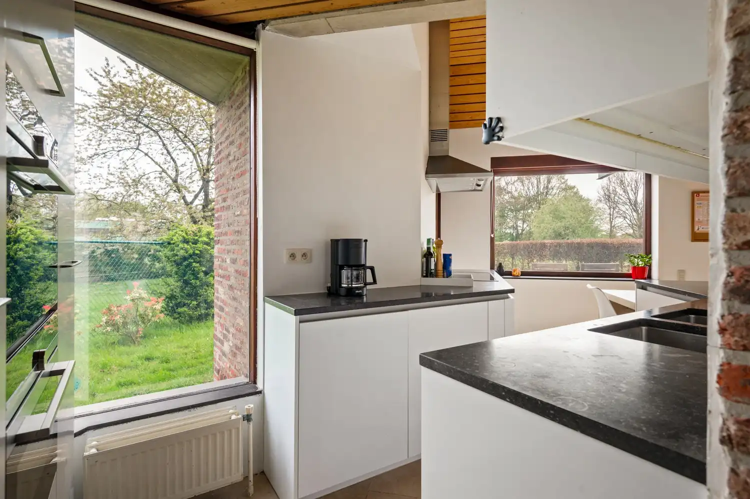Open bebouwing met 4 slaapkamers, 2 badkamers en tuin in Borsbeek! foto 10