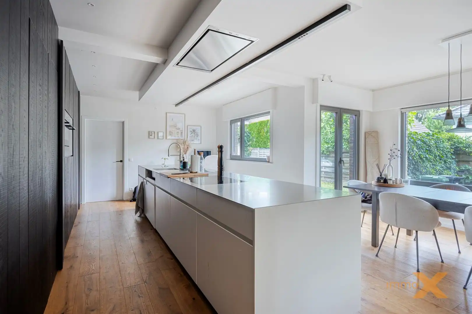 RUIME HOB MET GARAGE EN TUIN foto 4