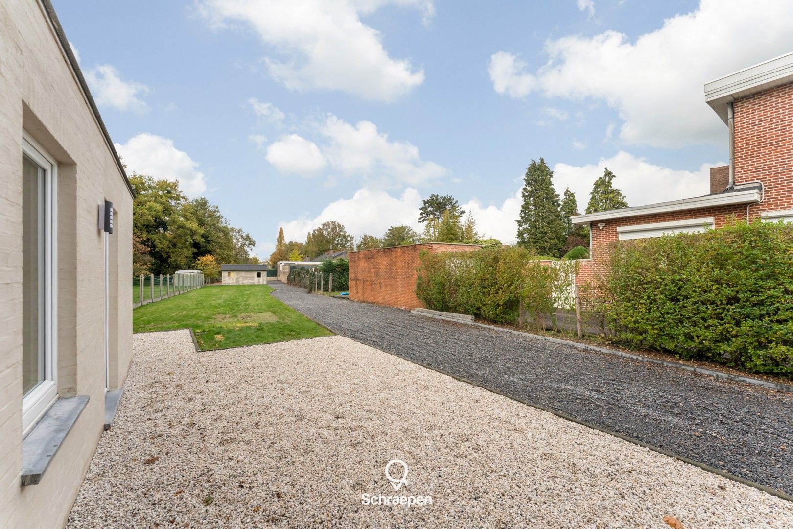 Karaktervolle woning met 2 slpks op een perceel van circa 8,5 are te Genk! foto 18