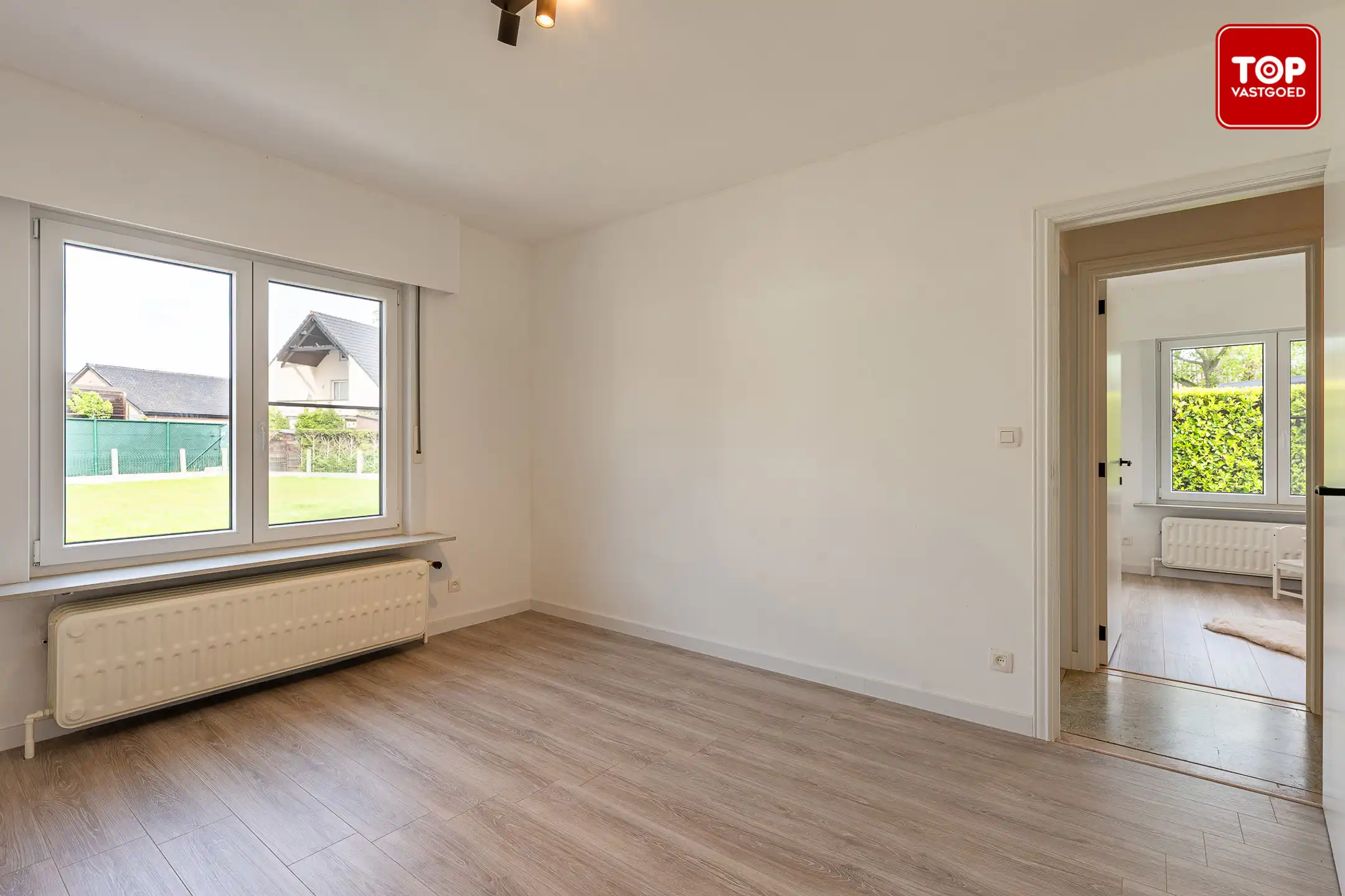 Instapklare open bebouwing met mooie tuin en gelijkvloers karakter.  foto 12