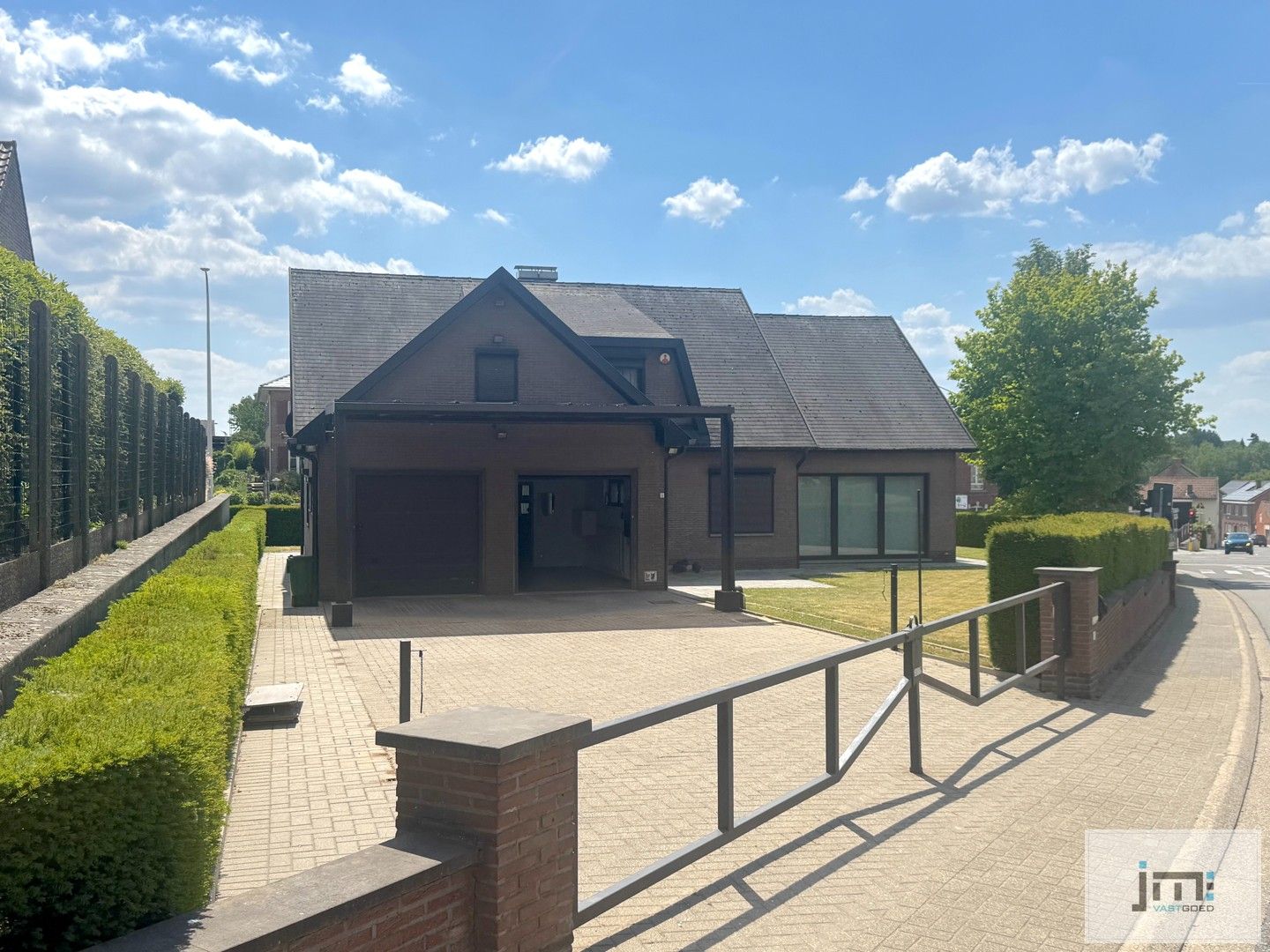 Ruime woning met 4 slaapkamers en dubbele garage foto 16
