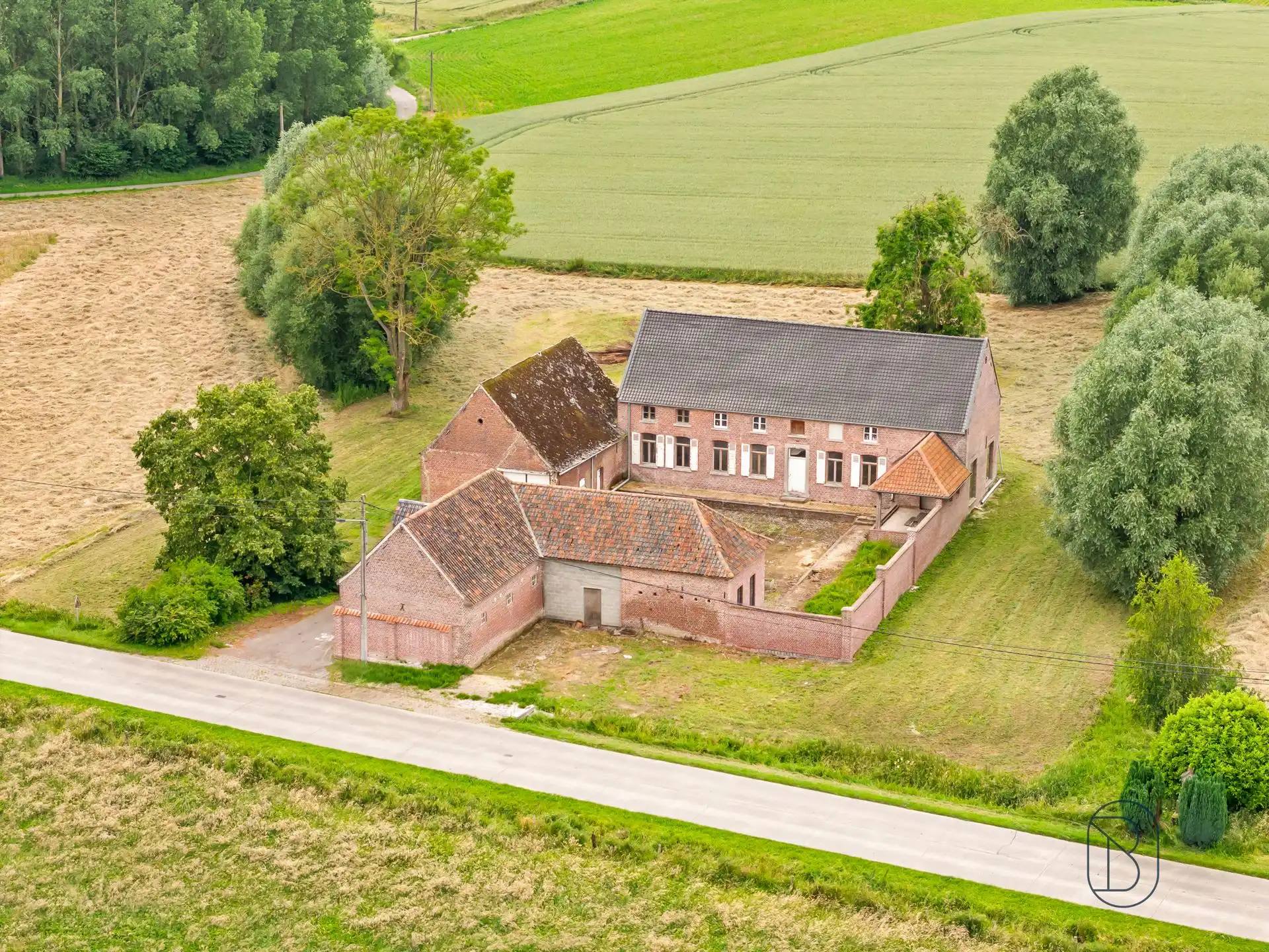 Prachtig gelegen vierkantshoeve met zichten op 2,45 hectare foto 3