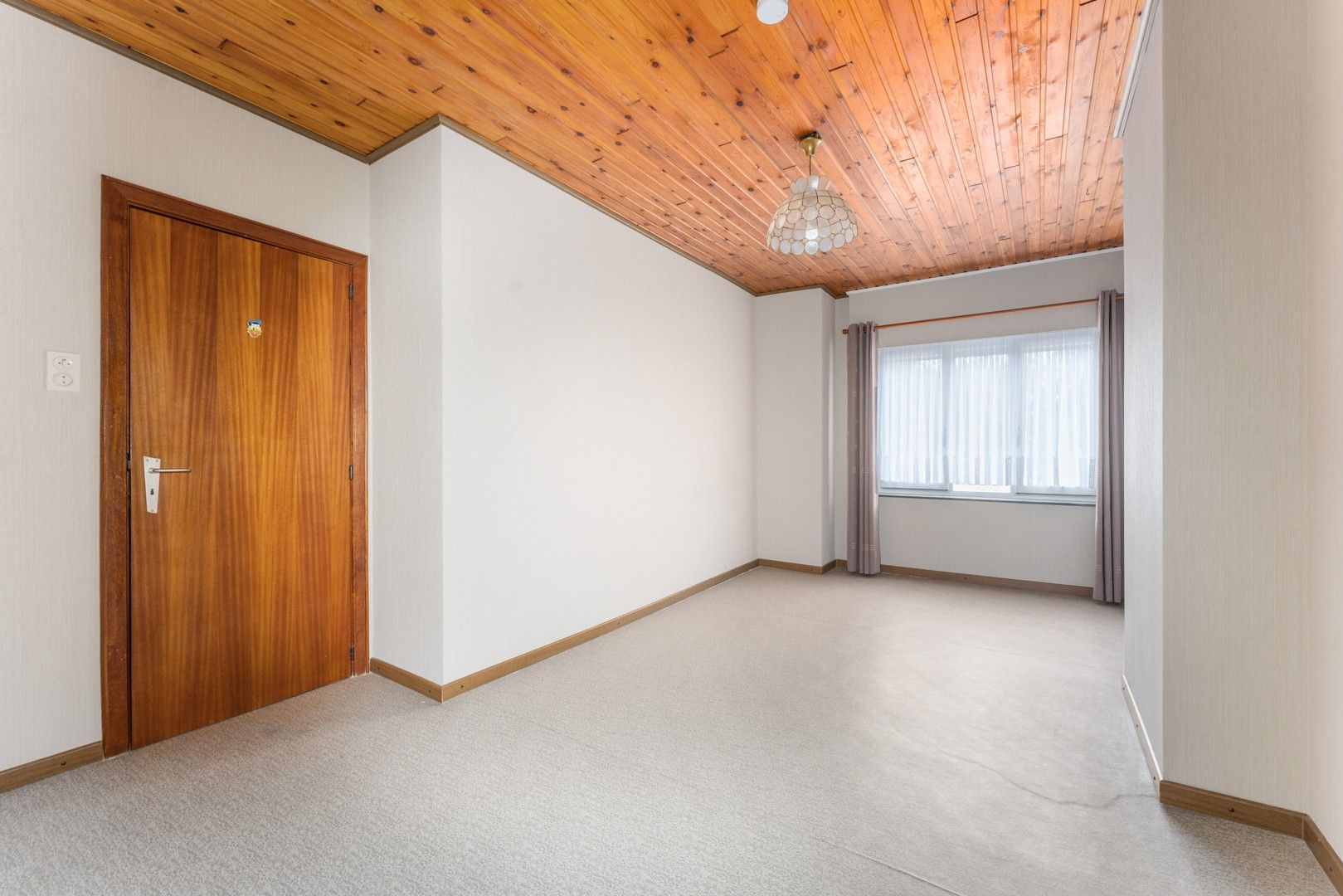 Lichtrijke en stevig gebouwde halfopen woning op een perceel van 794 m² foto 13