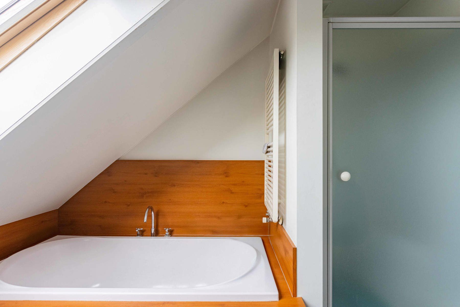 Gezinswoning met praktijkruimte in een rustige wijk foto 17