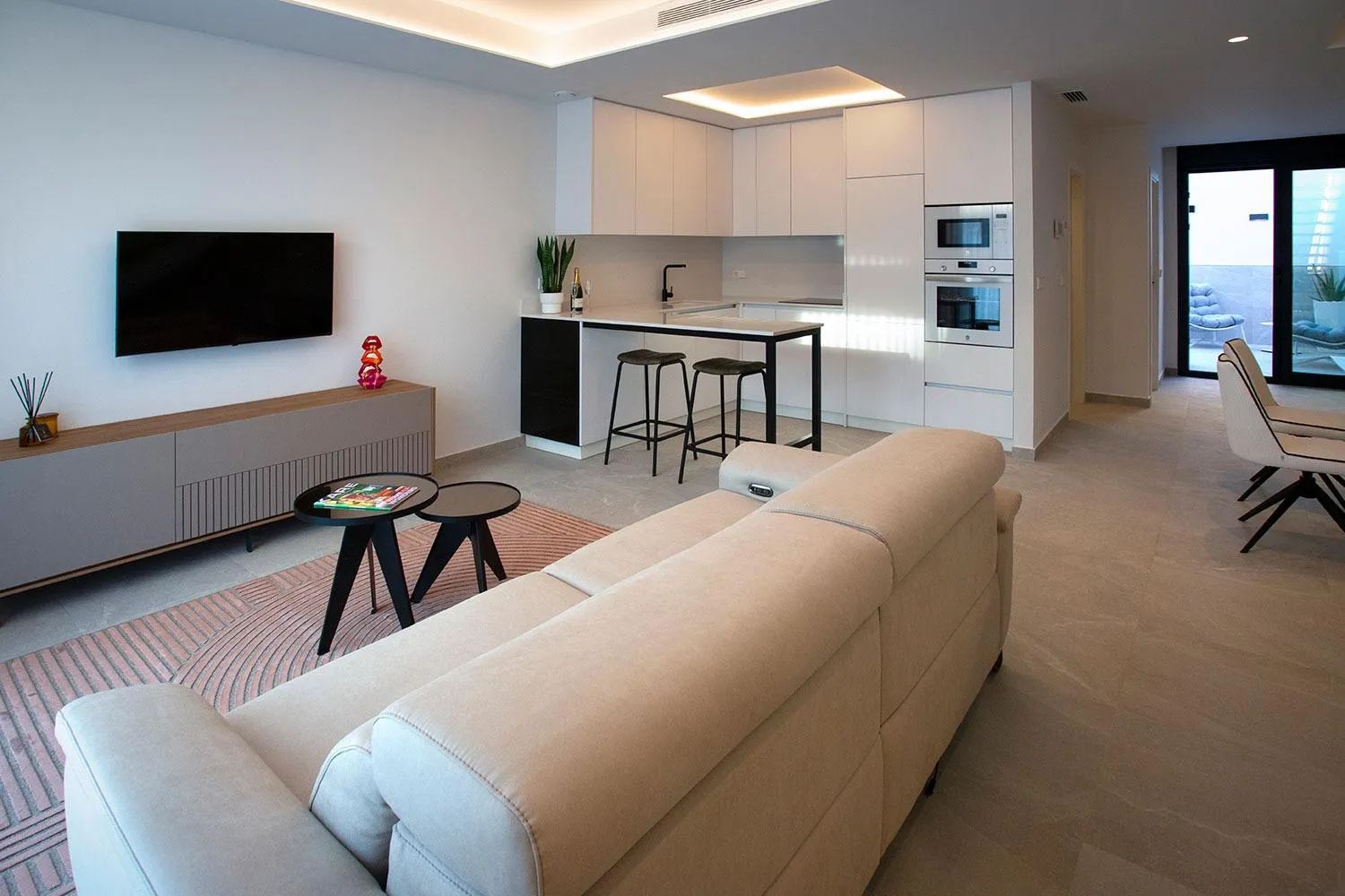 Strak design en strandleven gecombineerd: instapklare luxe woning in hartje Torre de la Horadada foto 4