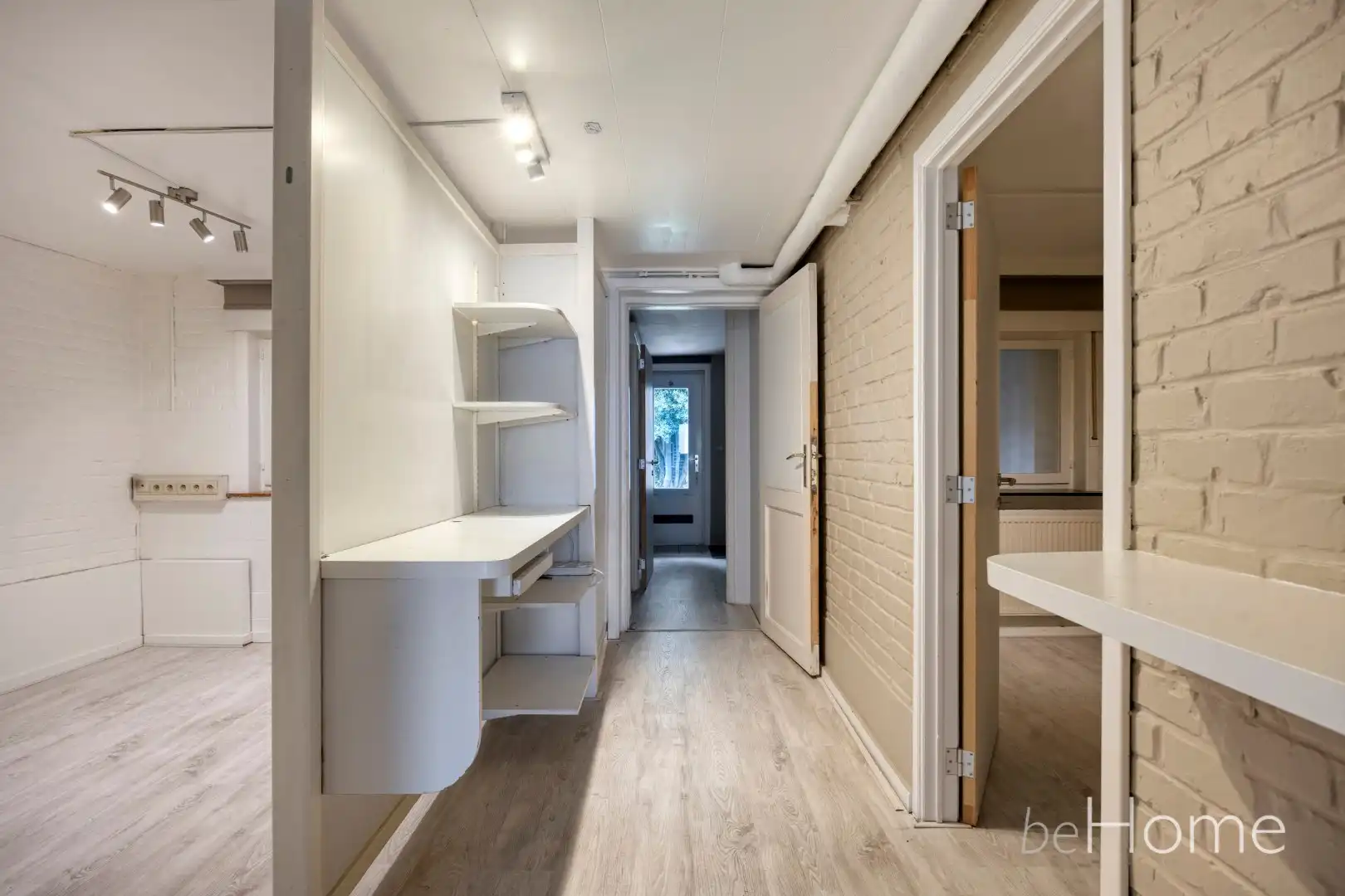 TE KOOP - Ruime 2-gevelwoning met praktijkruimte en uitzonderlijk potentieel in het hart van Merchtem foto 6