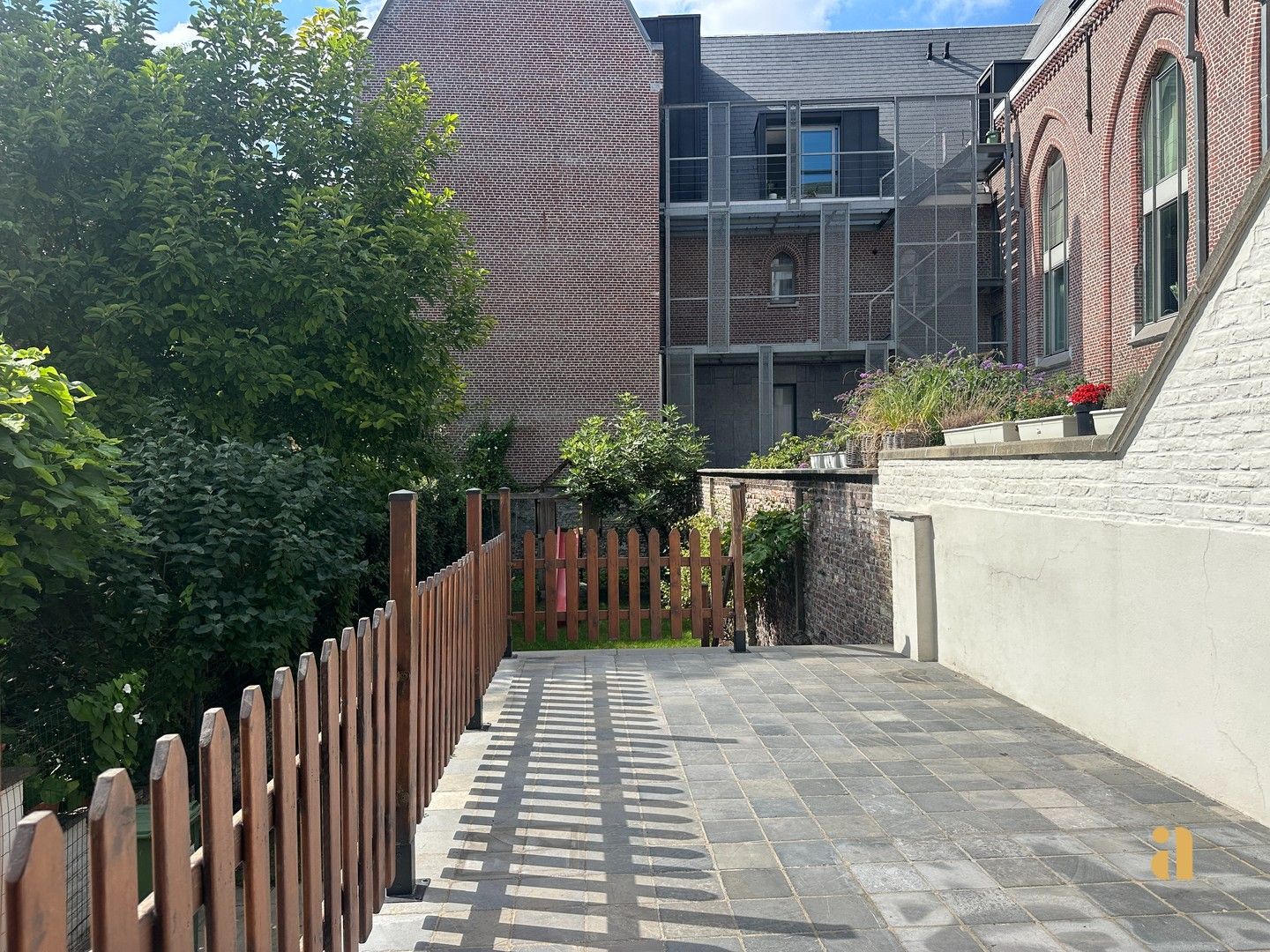 Karaktervol herenhuis waar licht, ruimte & zon elkaar ontmoeten foto 11