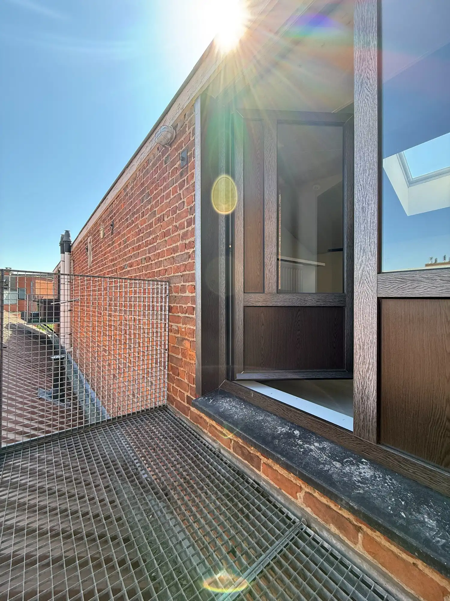 Pas herschilderde studio met aparte slaapkamer | Verhelststraat foto 4