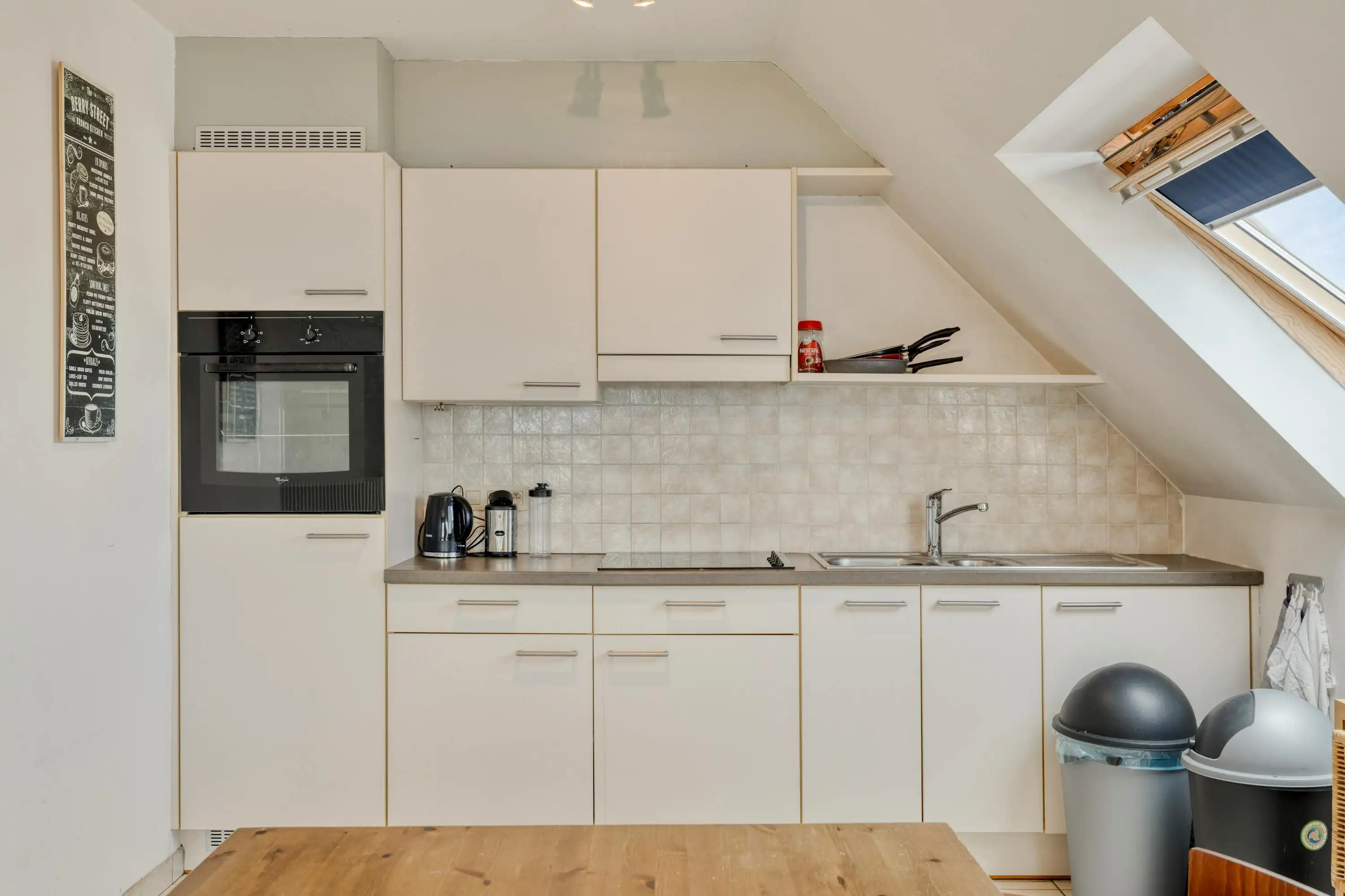 Instapklaar dakappartement met 2 slaapkamers in Roeselare foto 6