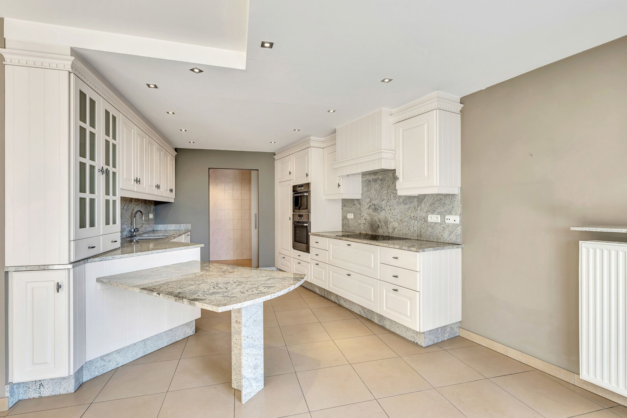 Instapklaar appartement met terras en garage op centrale ligging foto 8