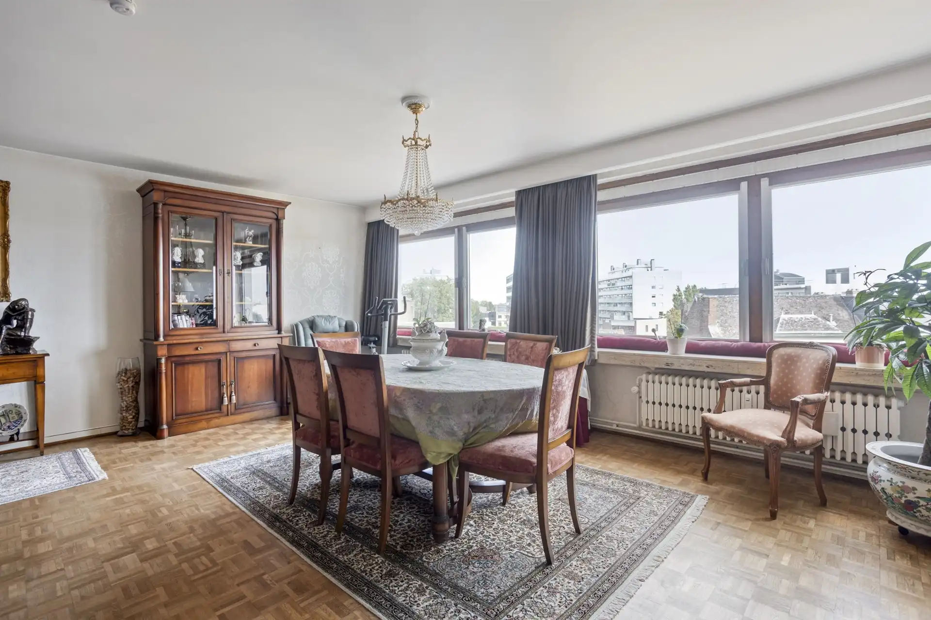 Zeer ruim, zonovergoten appartement met 3 slaapkamers! foto 9