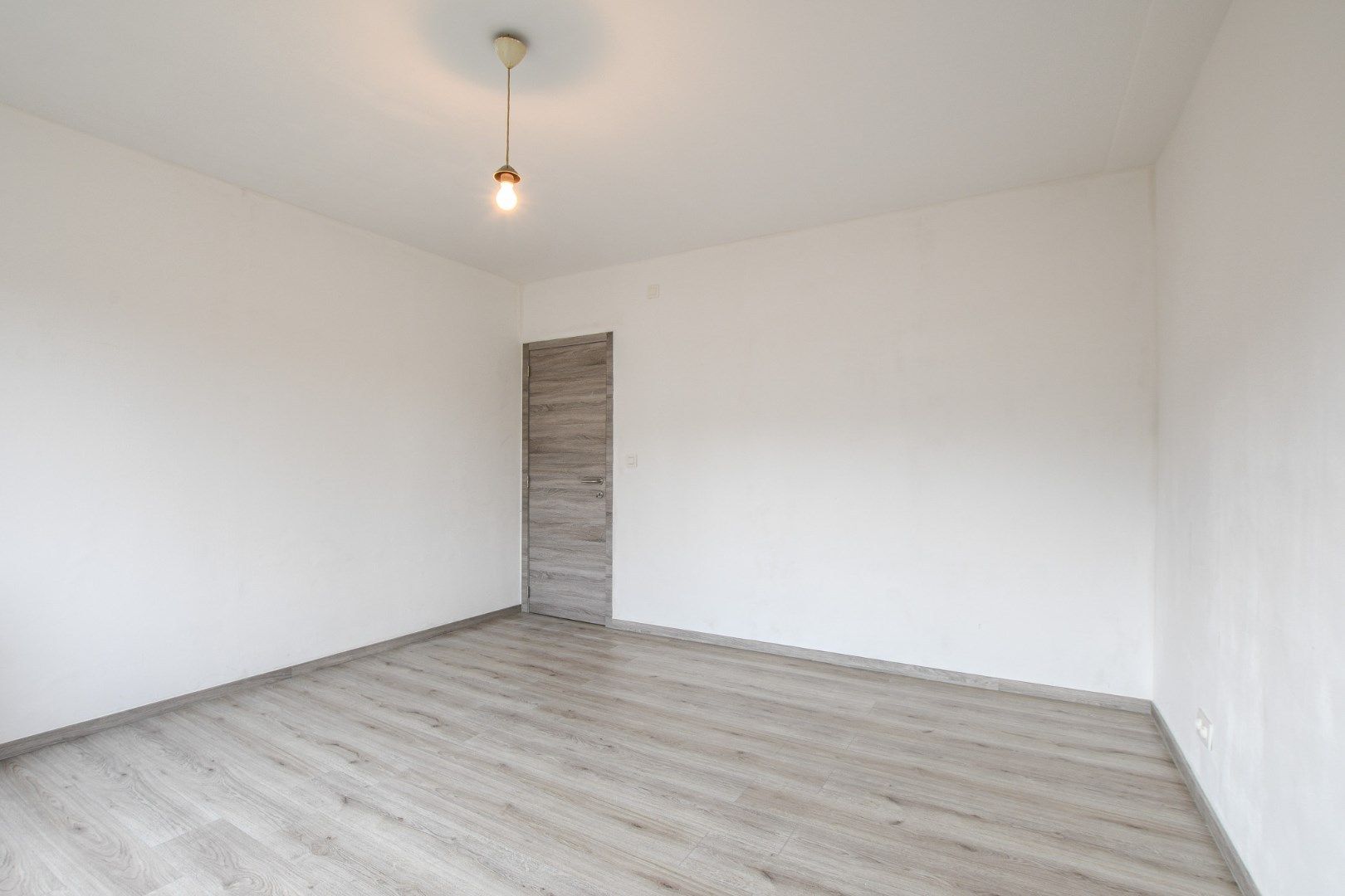 Gerenoveerd 2-slaapkamer appartement in Wenduine te huur foto 9