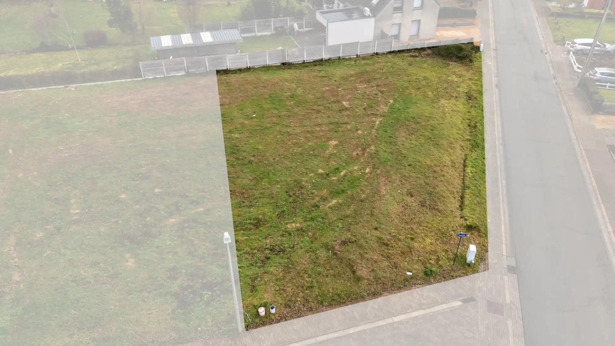 Goed gelegen bouwgrond met vergunning voor 4-gevel woning foto 2