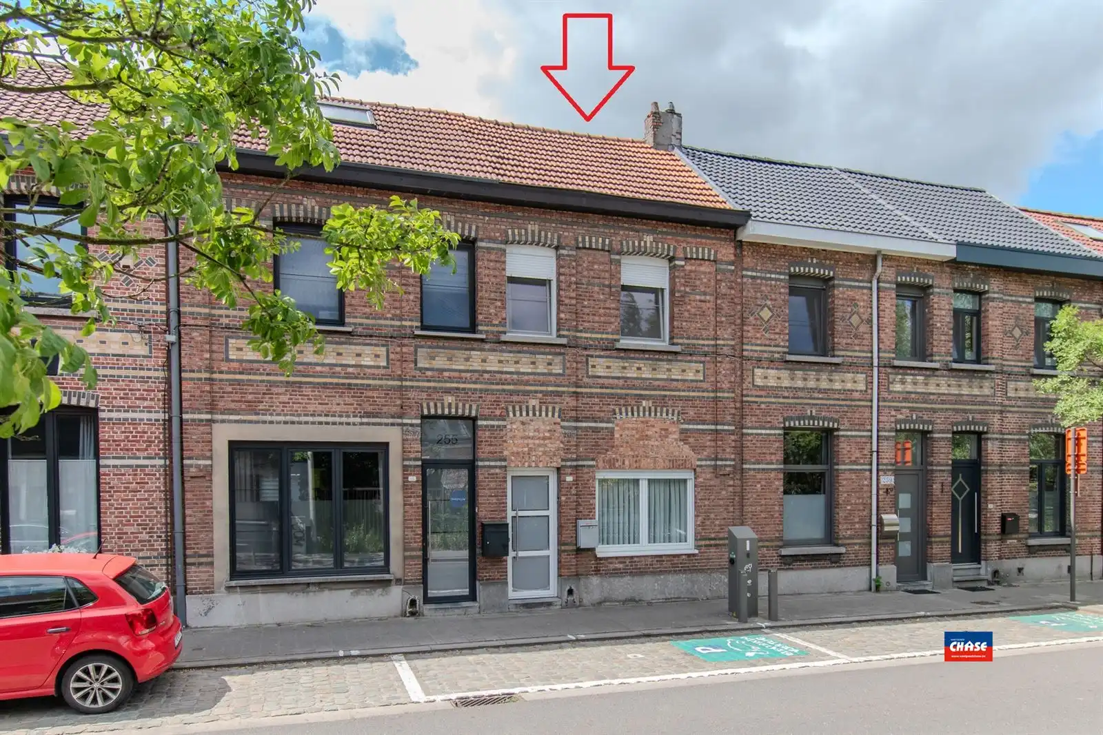 Rijwoning met 2 slpks en tuin foto {{pictureIndex}}