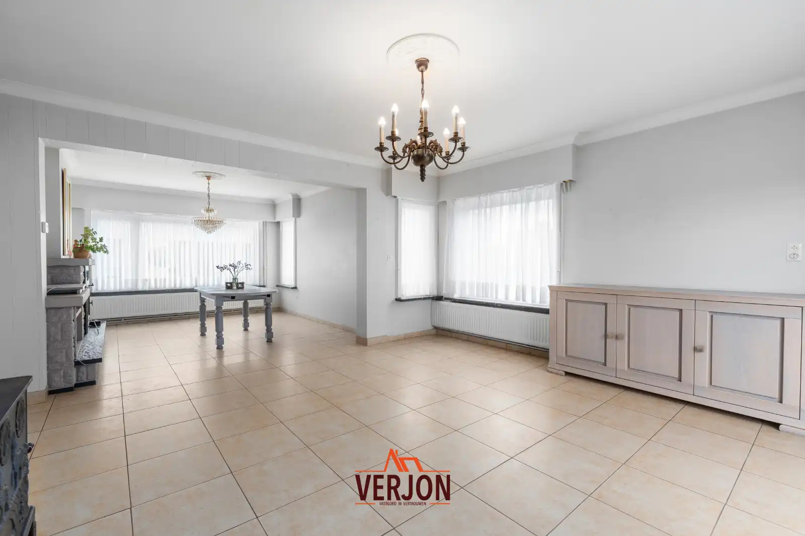 Ruime gezinswoning met 4 slaapkamers, grote garage en zonnige tuin foto 4