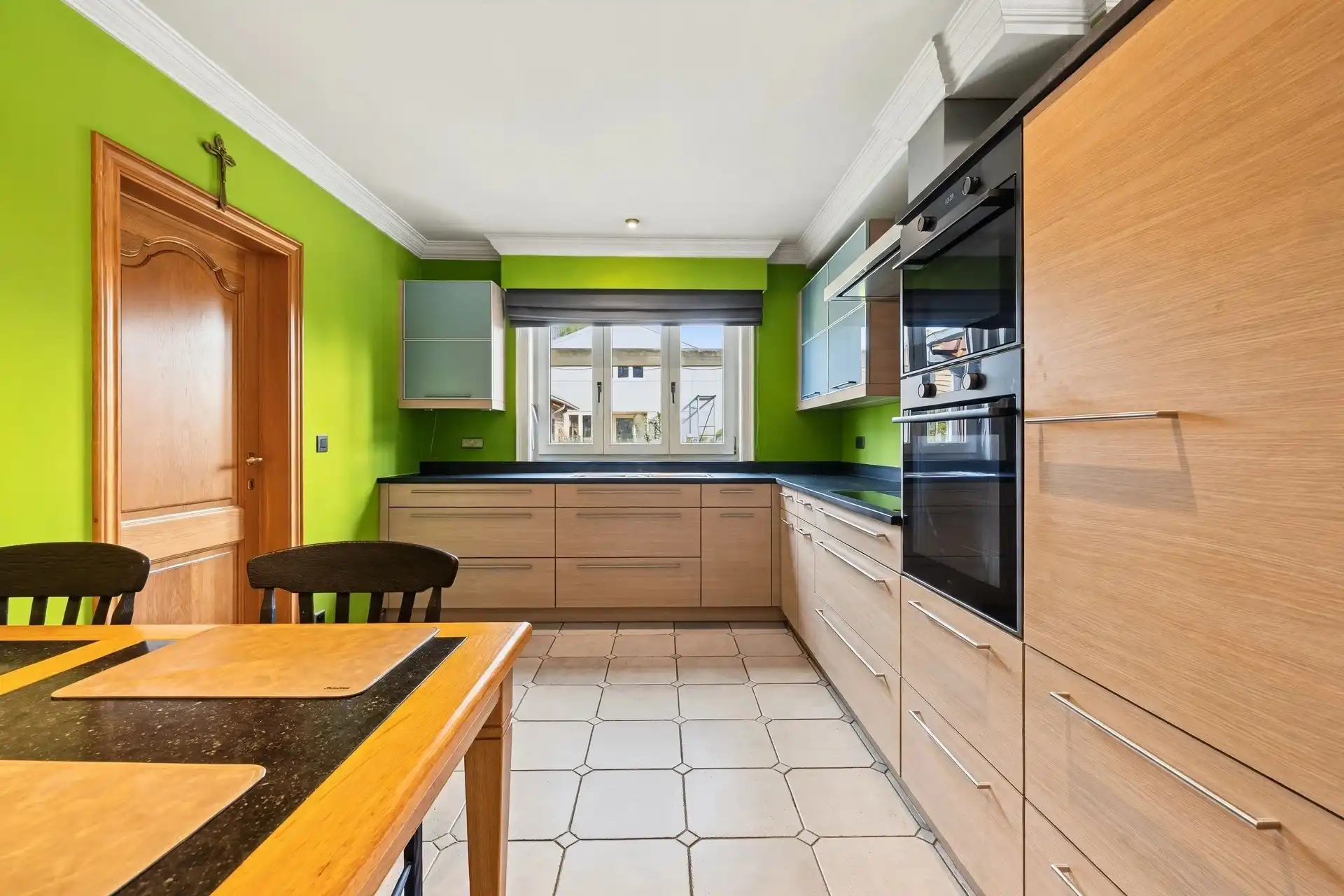 Ruime gezinswoning in klassiek landelijke stijl met aanpalende werkplaats van ca. 435m² foto 11