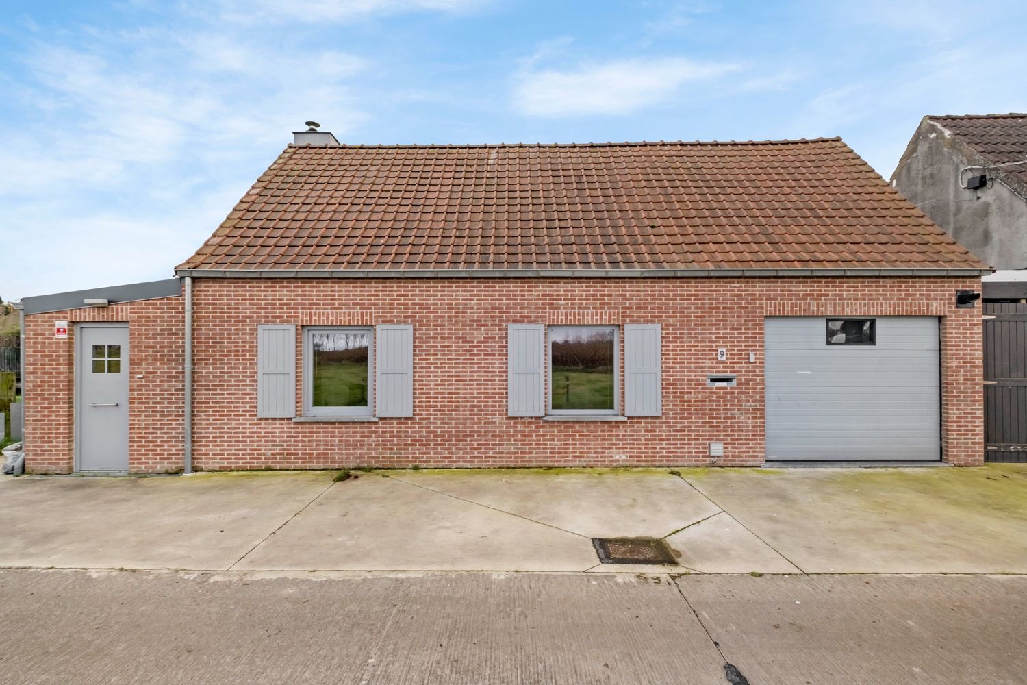 Totaal gerenoveerde woning gelegen in polder- en krekengebied! foto 2