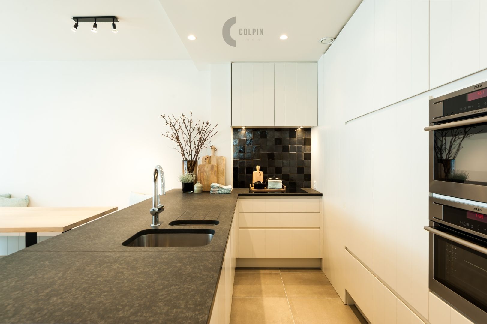 Instapklaar, gemeubeld appartement in een zijstraat van het Heldenplein. foto 4